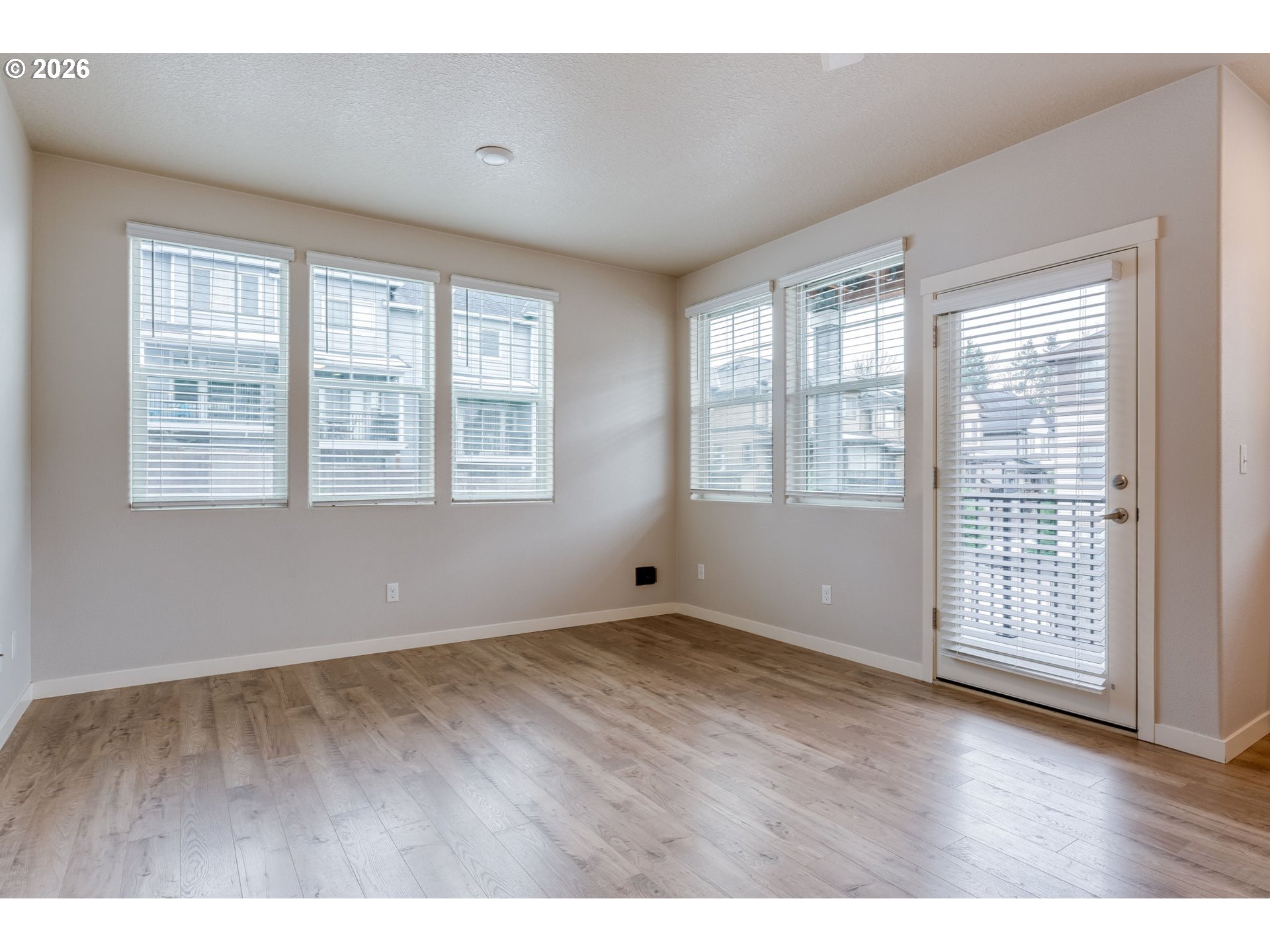 Photo #4: 314232549 Listing: Photo #4