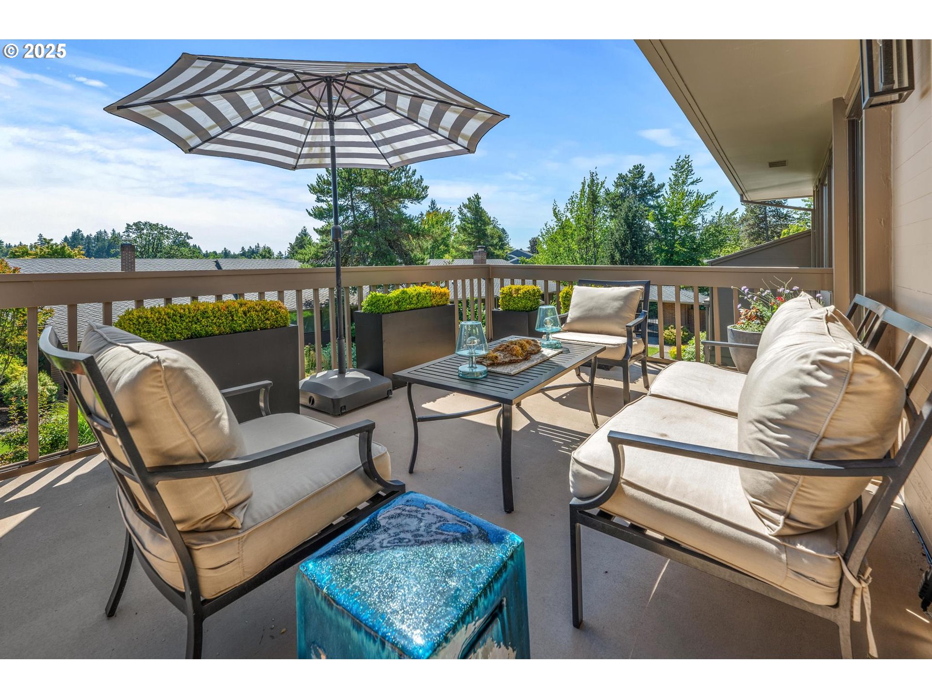 40 CONDOLEA CT, Lake Oswego, OR, 97035 40 CONDOLEA CT, Lake Oswego, OR, 97035