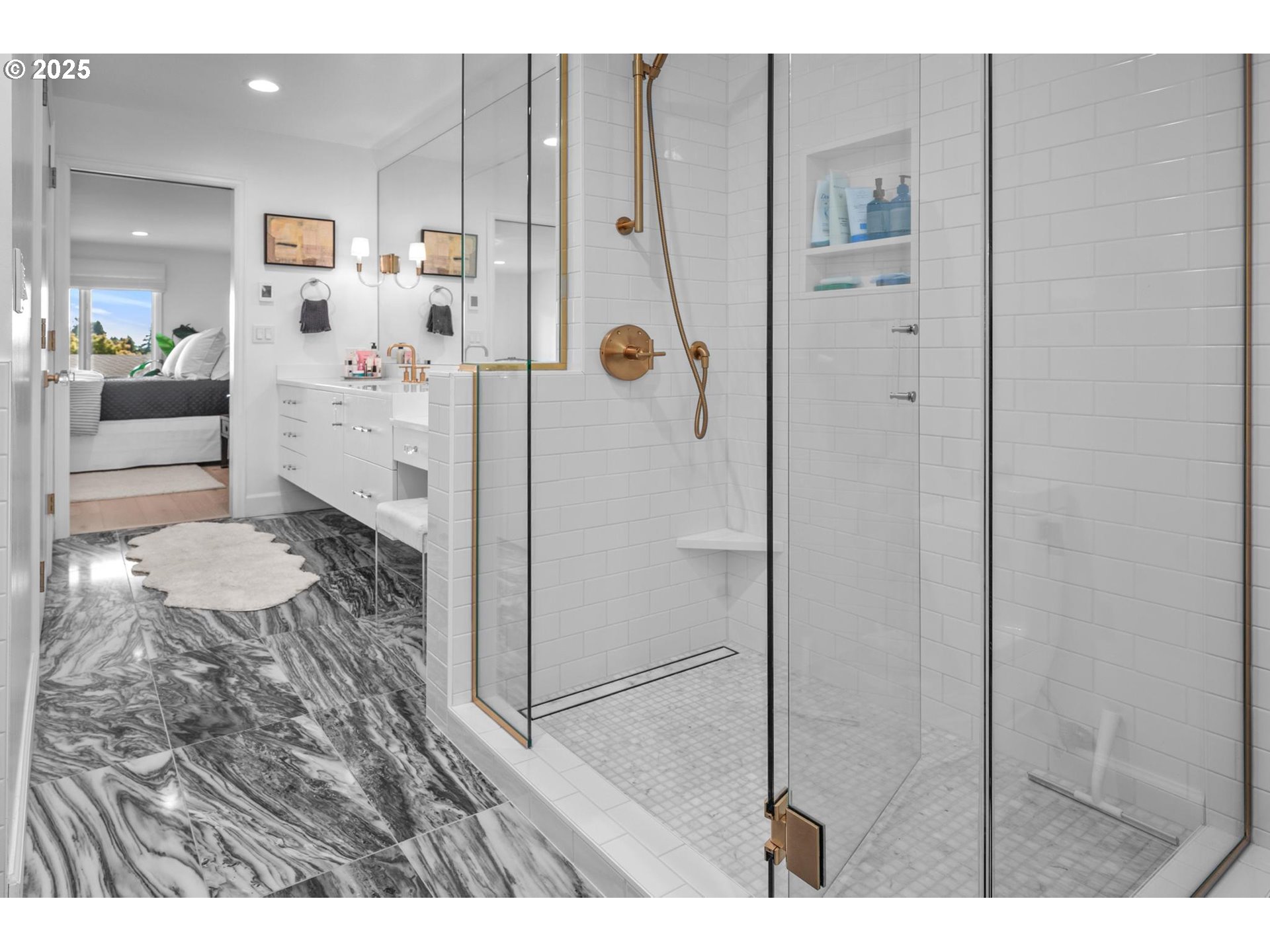 40 CONDOLEA CT, Lake Oswego, OR, 97035 40 CONDOLEA CT, Lake Oswego, OR, 97035