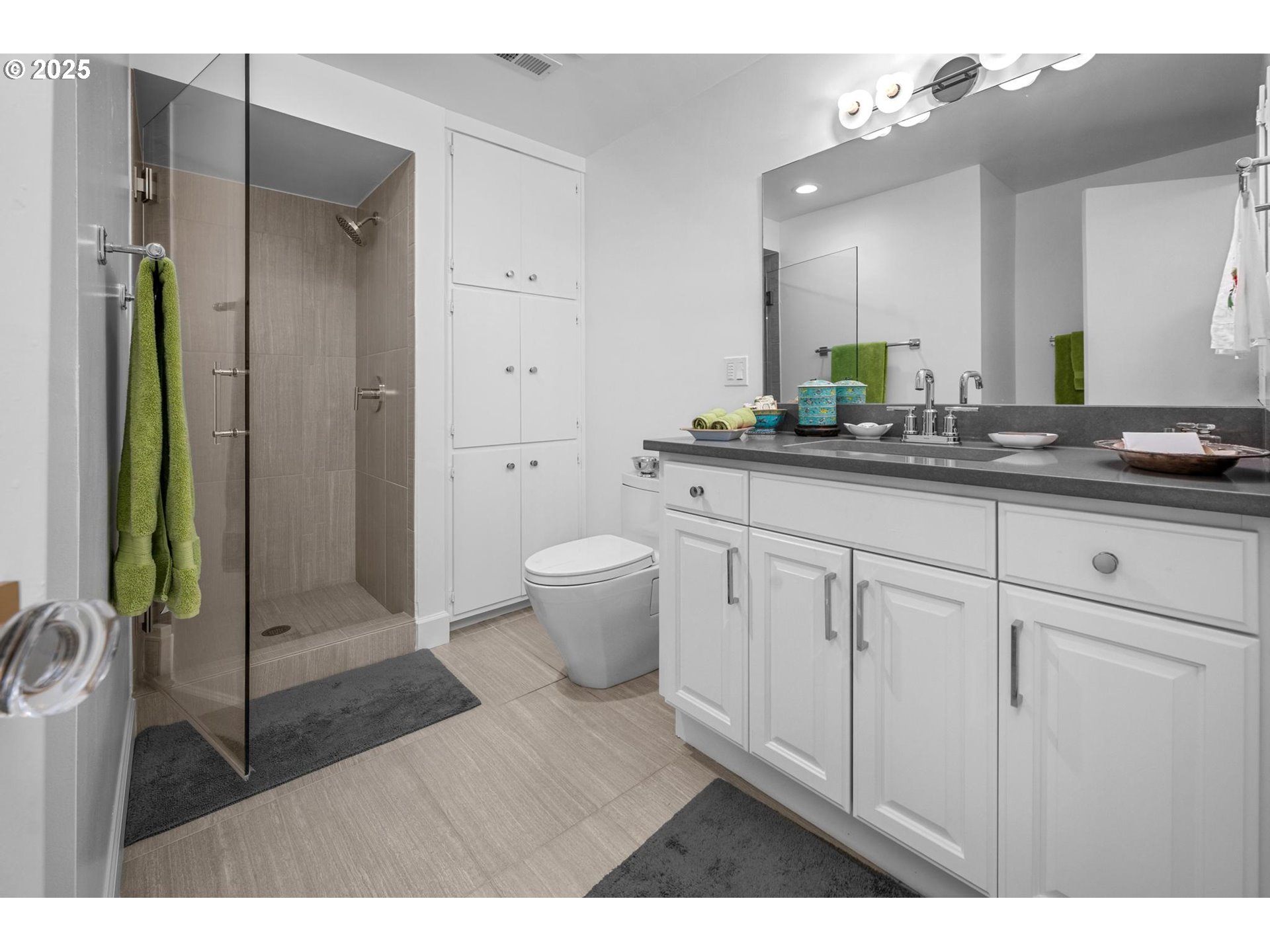 40 CONDOLEA CT, Lake Oswego, OR, 97035 40 CONDOLEA CT, Lake Oswego, OR, 97035