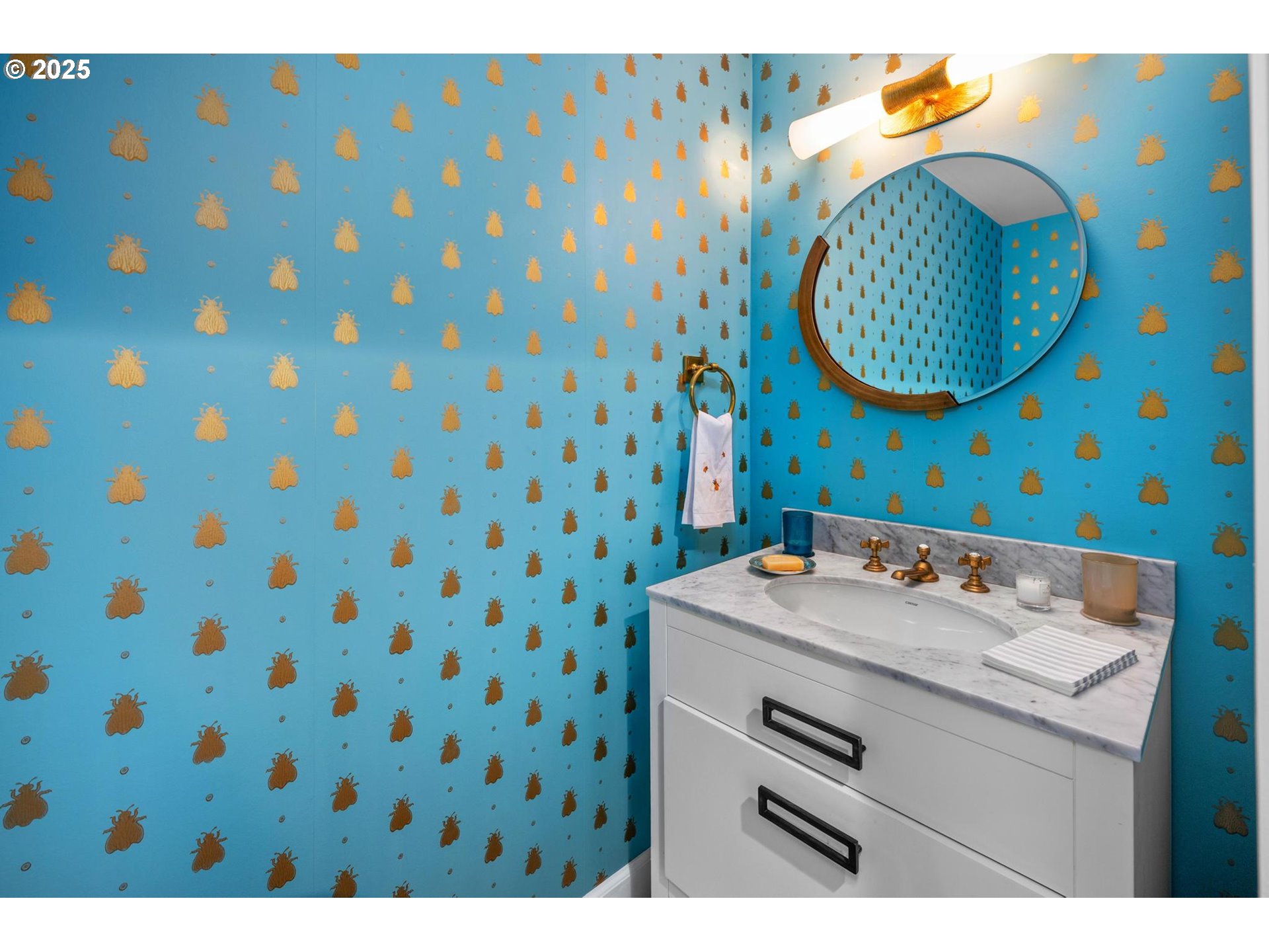 40 CONDOLEA CT, Lake Oswego, OR, 97035 40 CONDOLEA CT, Lake Oswego, OR, 97035