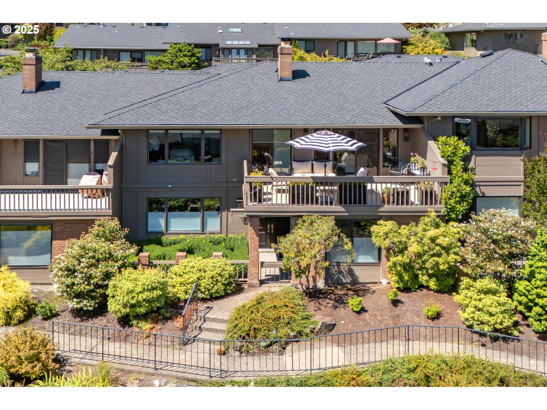 40 CONDOLEA CT, Lake Oswego, OR, 97035 40 CONDOLEA CT, Lake Oswego, OR, 97035