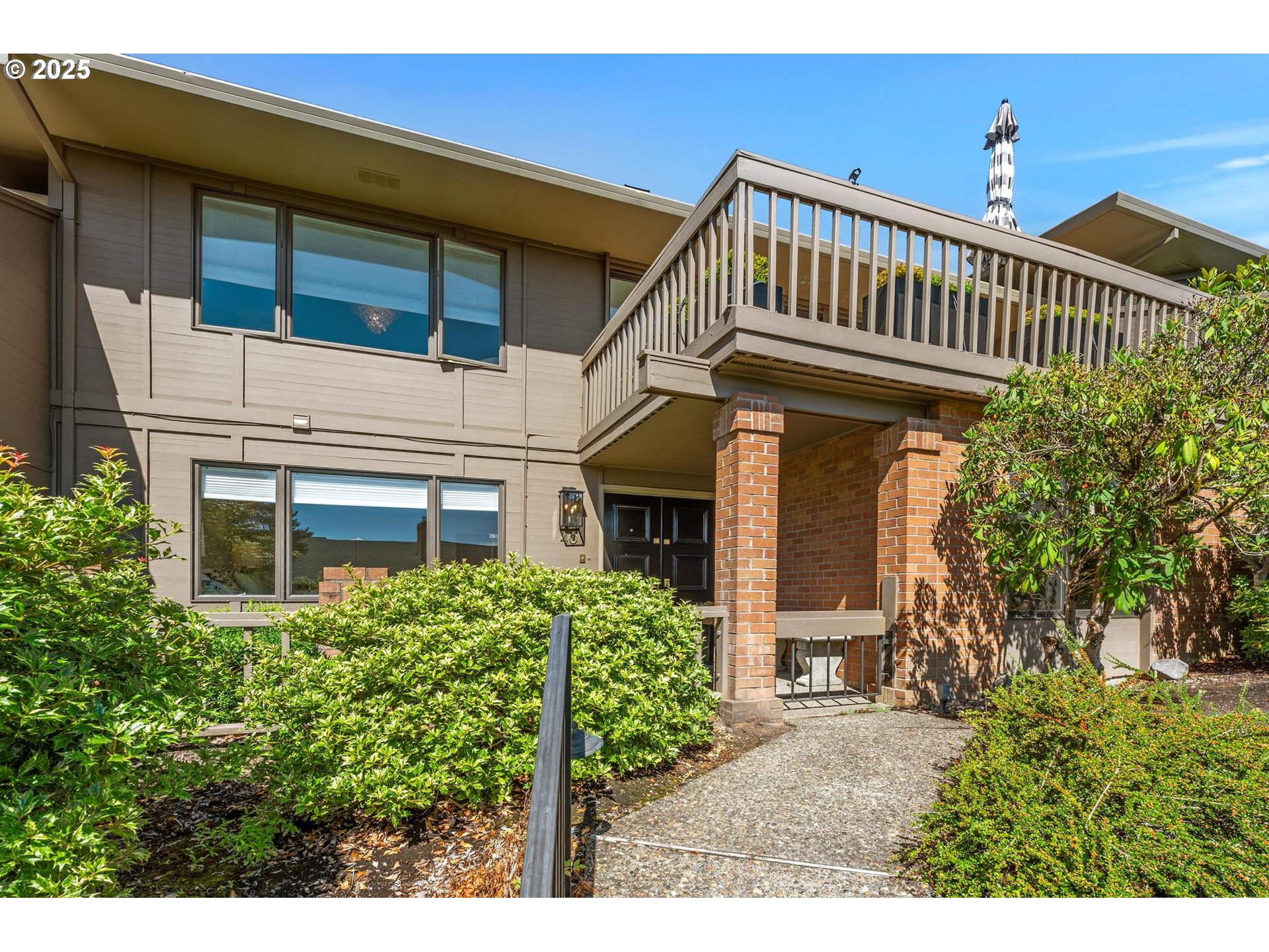 40 CONDOLEA CT, Lake Oswego, OR, 97035 40 CONDOLEA CT, Lake Oswego, OR, 97035
