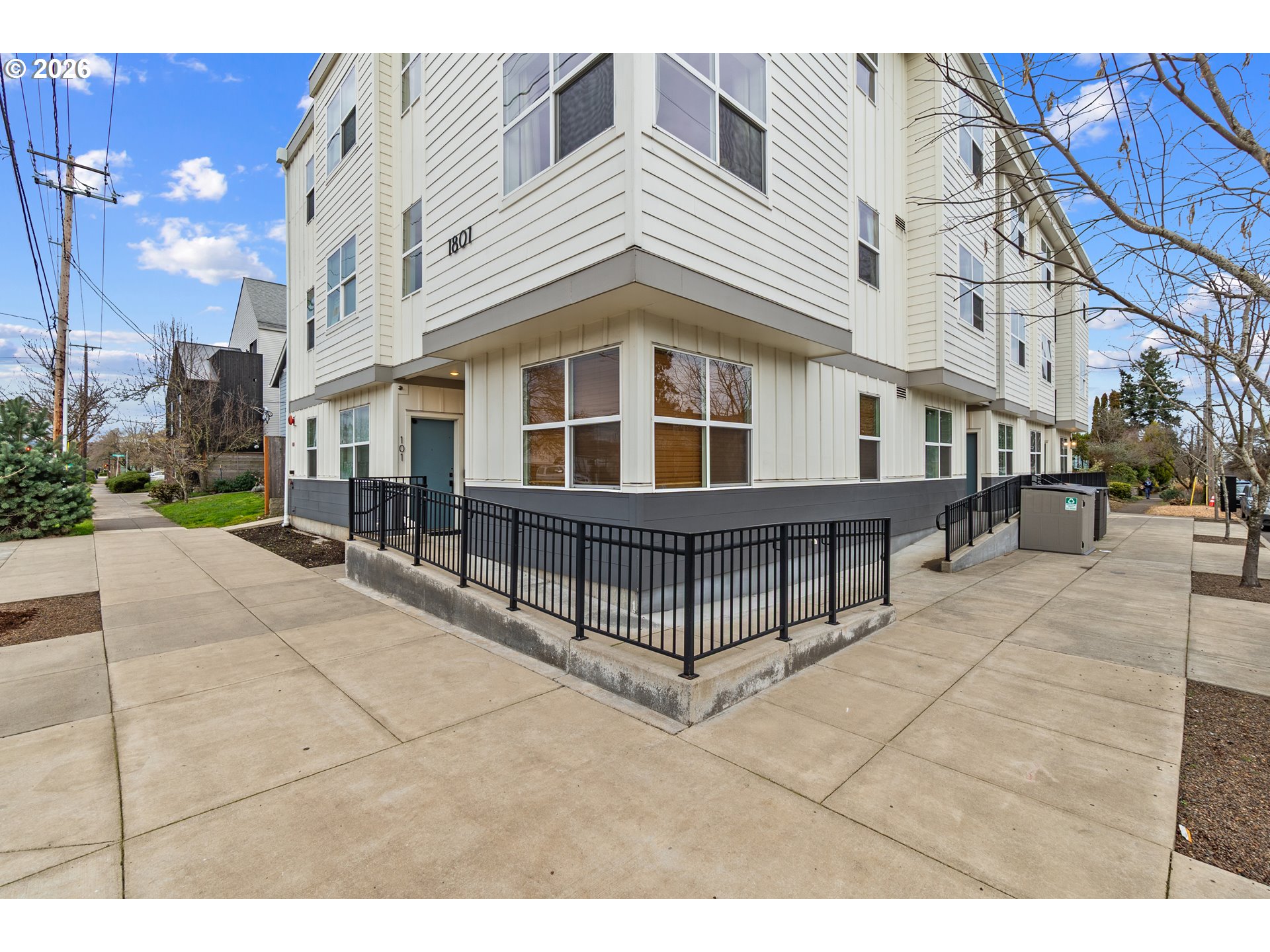 Photo #4: 316232991 Listing: Photo #4