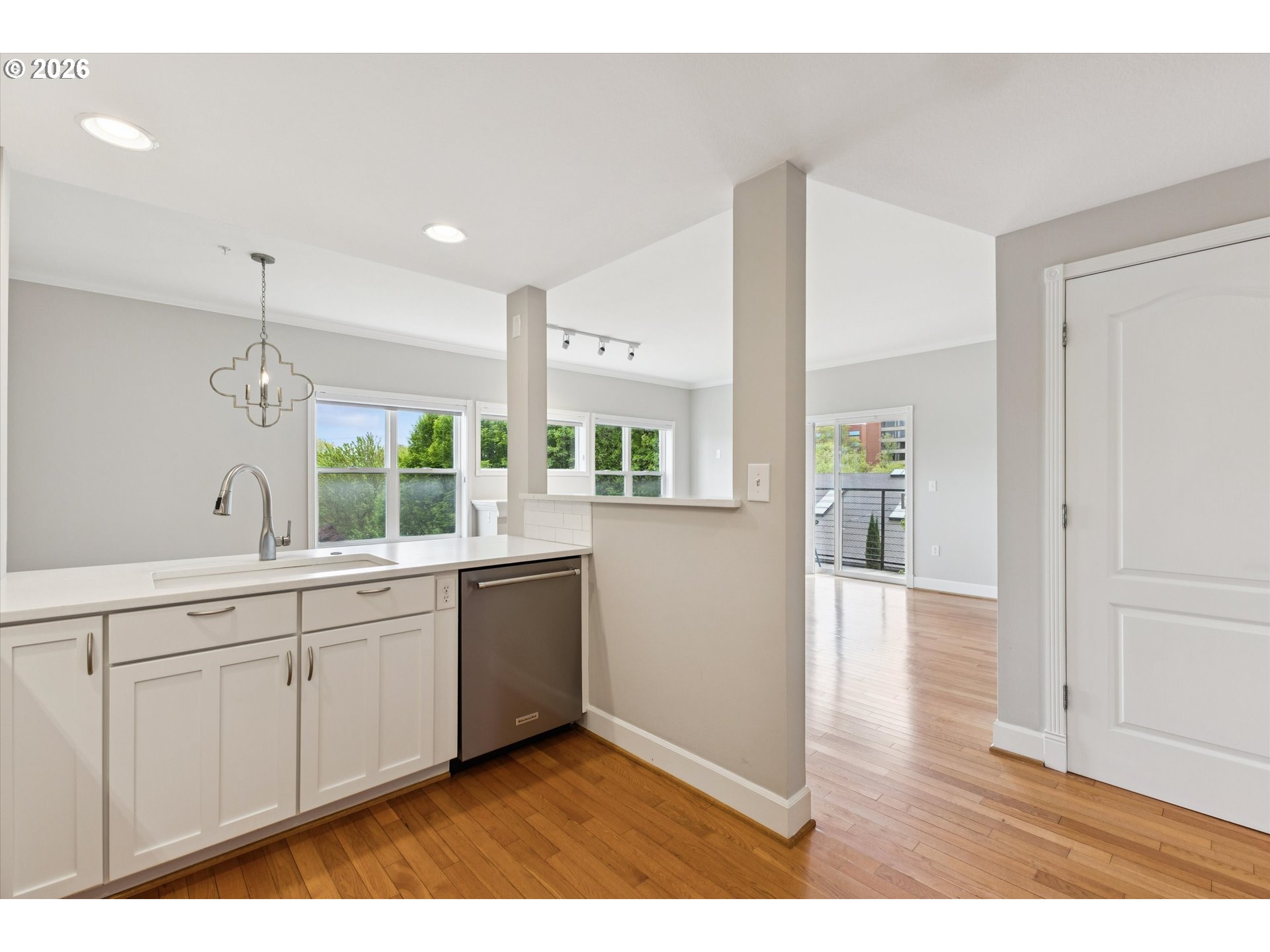 Photo #5: 317326913 Listing: Photo #5