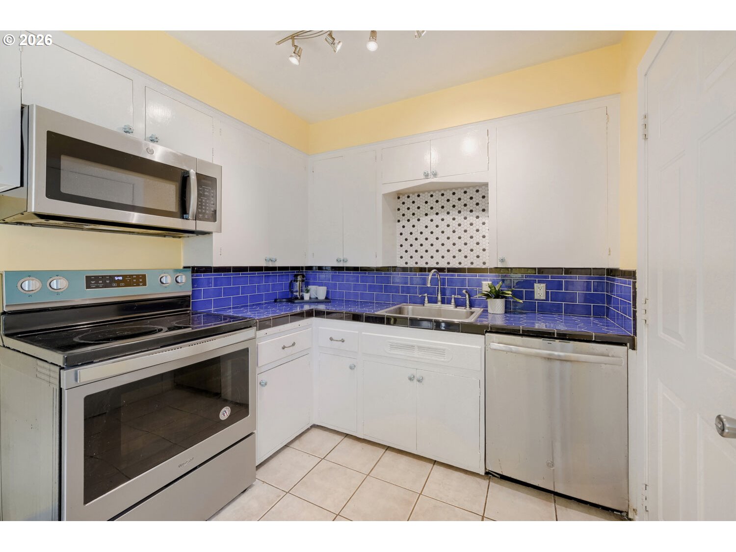 Photo #15: 317858663 Listing: Photo #15