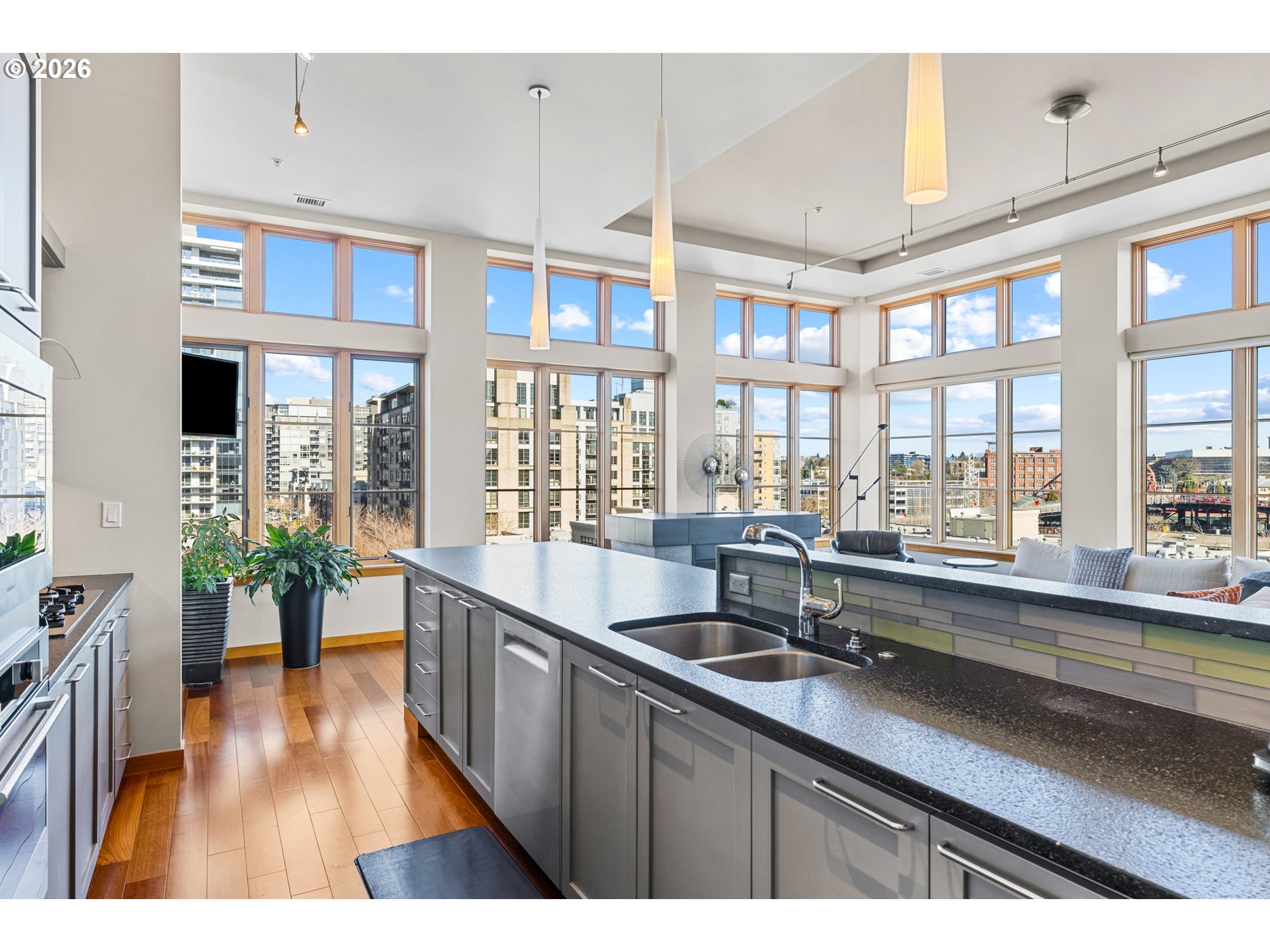 Photo #6: 318296806 Listing: Photo #6