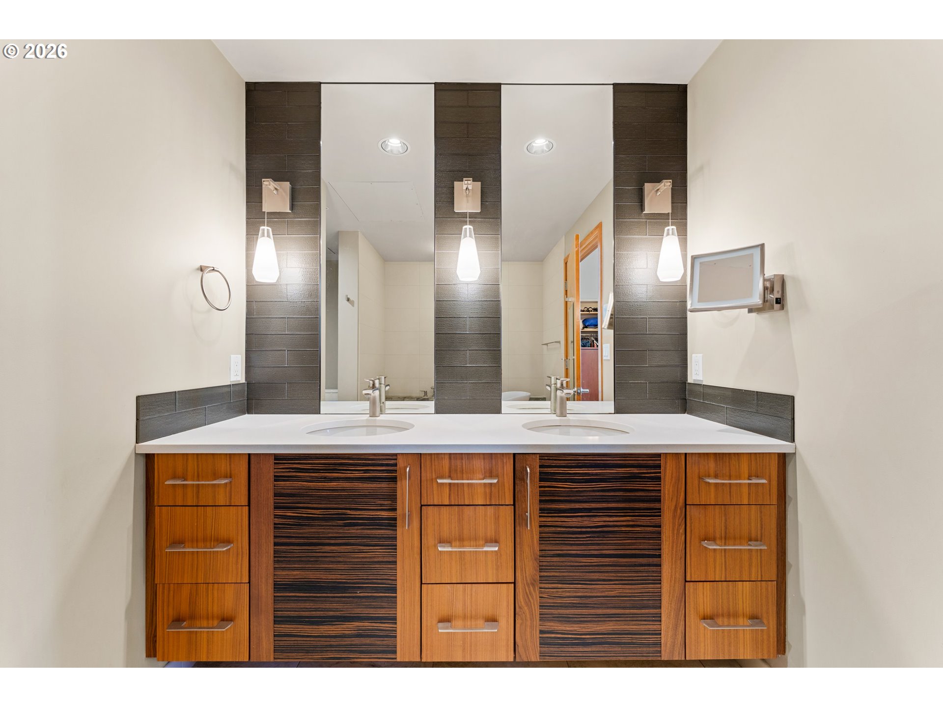 Photo #17: 318296806 Listing: Photo #17