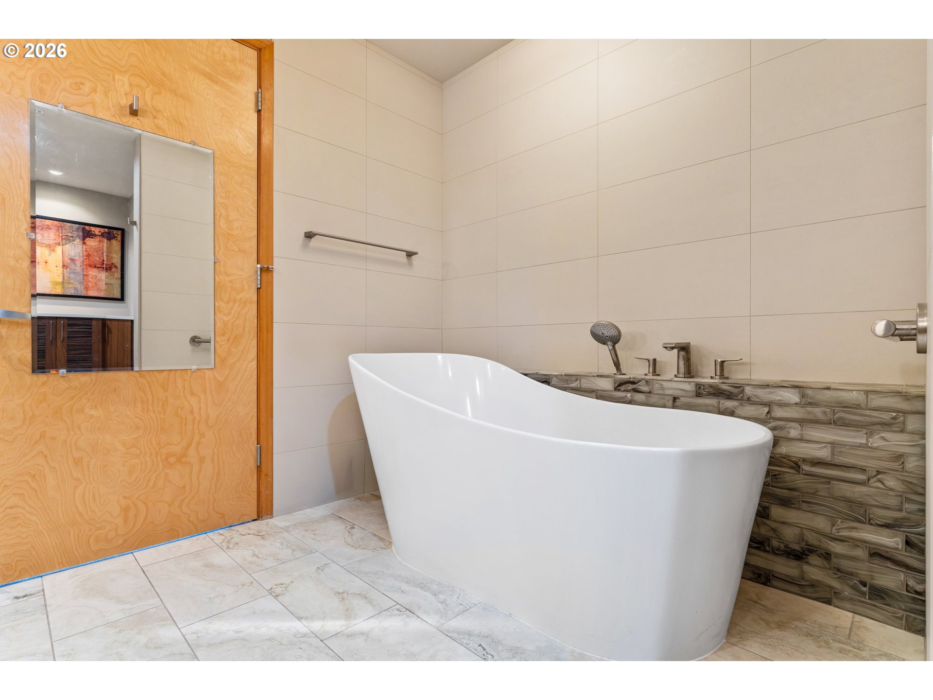 Photo #16: 318296806 Listing: Photo #16