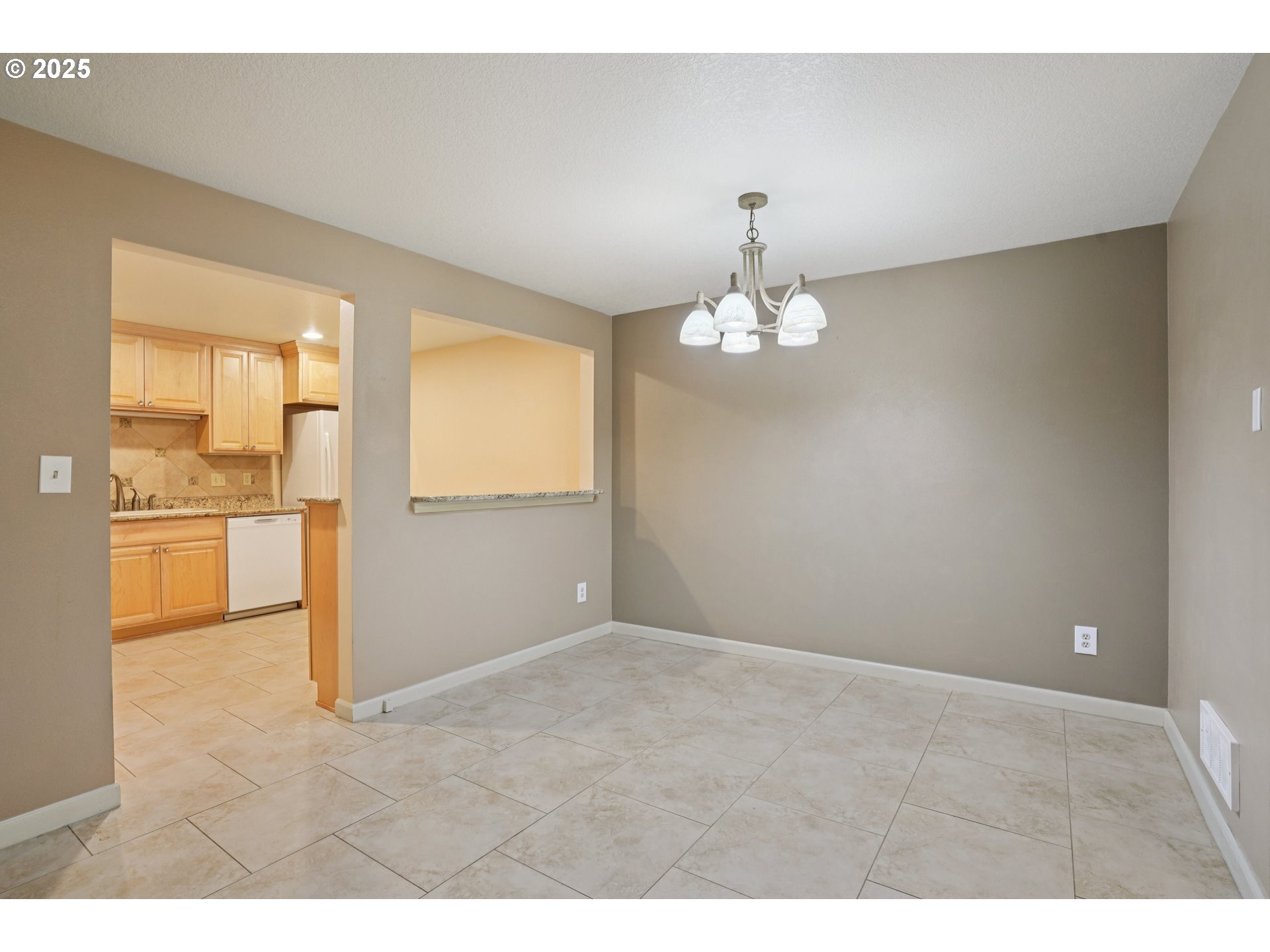 Photo #6: 319457305 Listing 