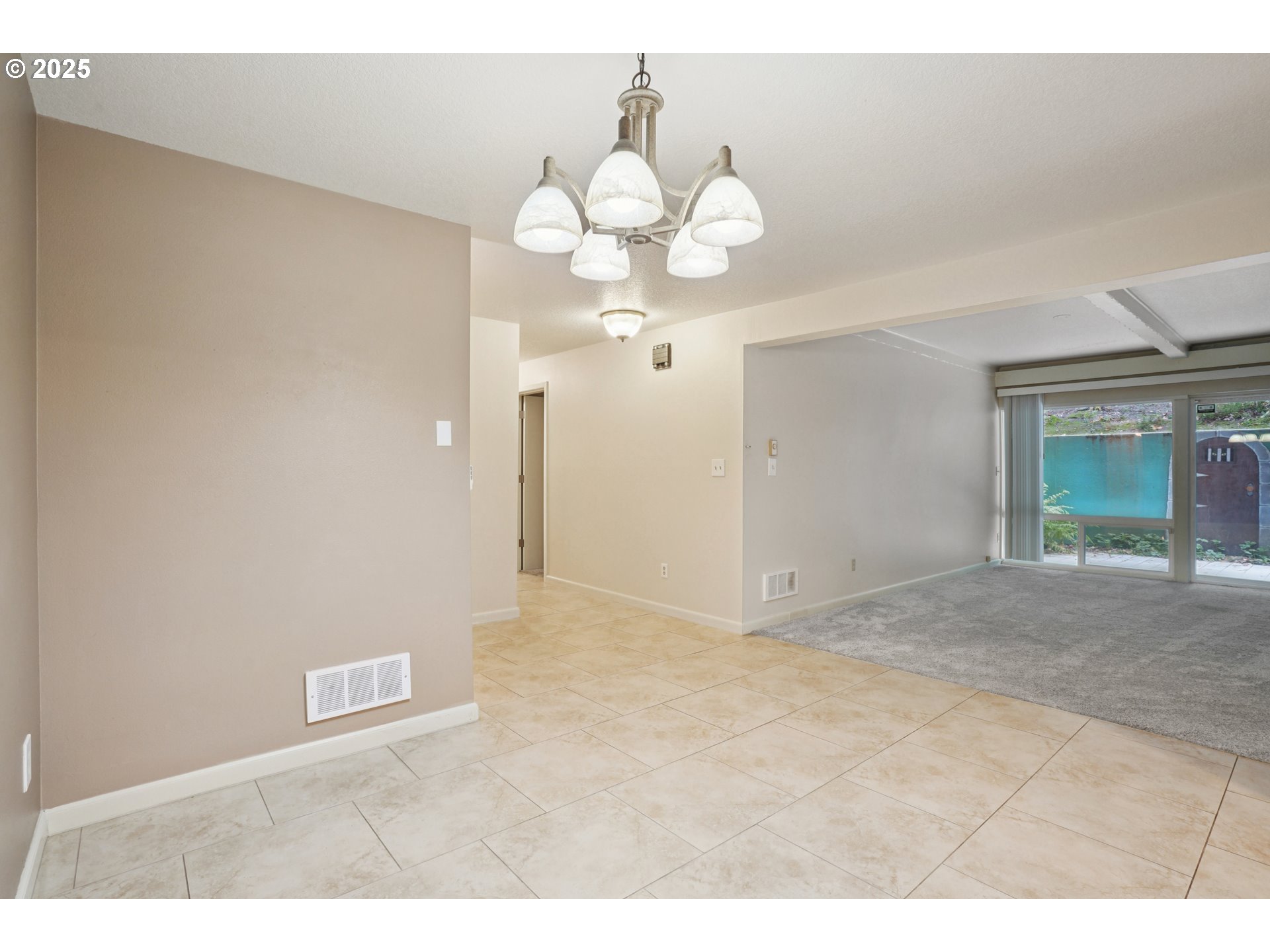 Photo #8: 319457305 Listing: Photo #8