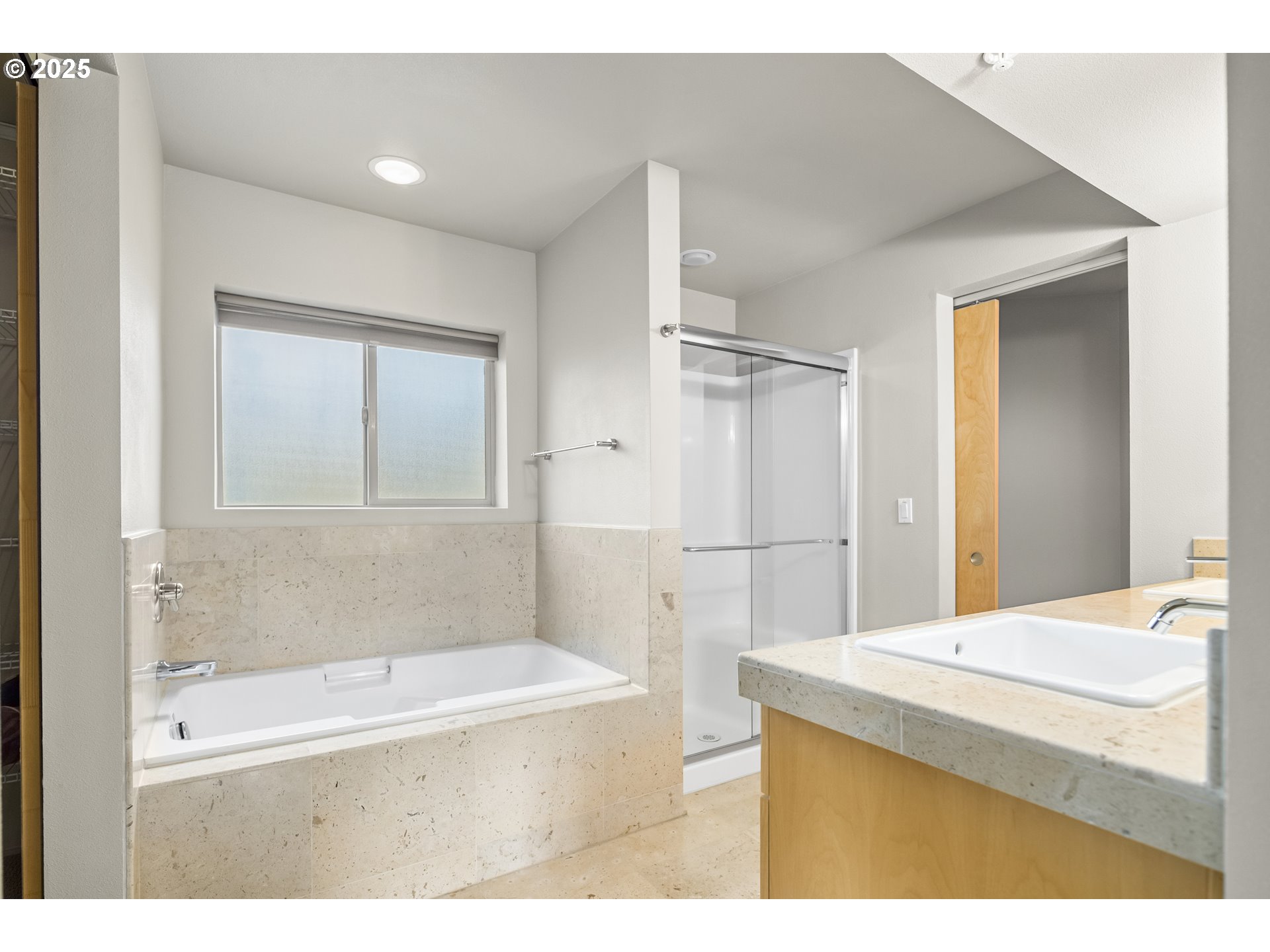 Photo #9: 321493666 Listing: Photo #9