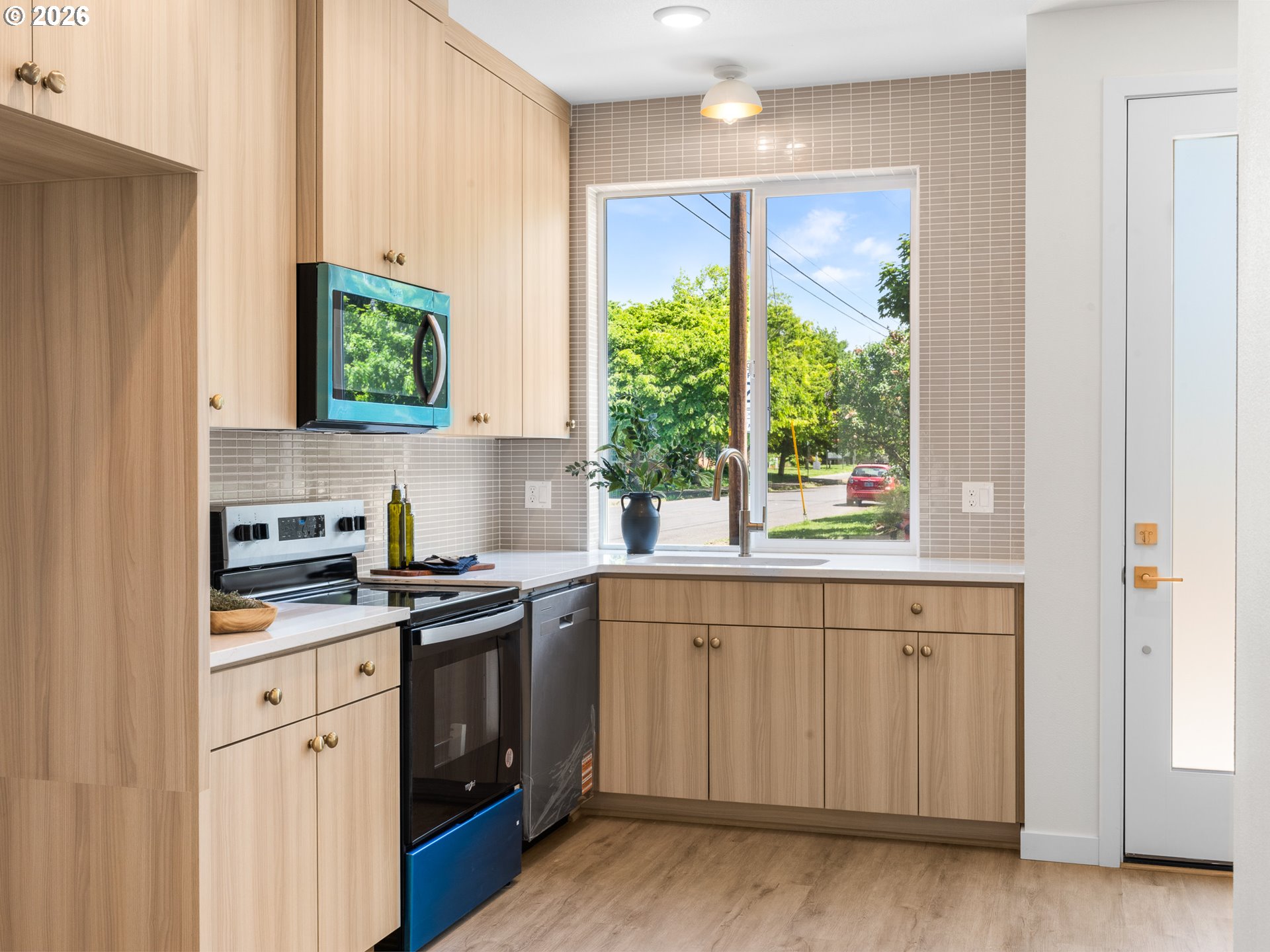4893 NE CESAR E CHAVEZ BLVD, Portland, OR, 97211