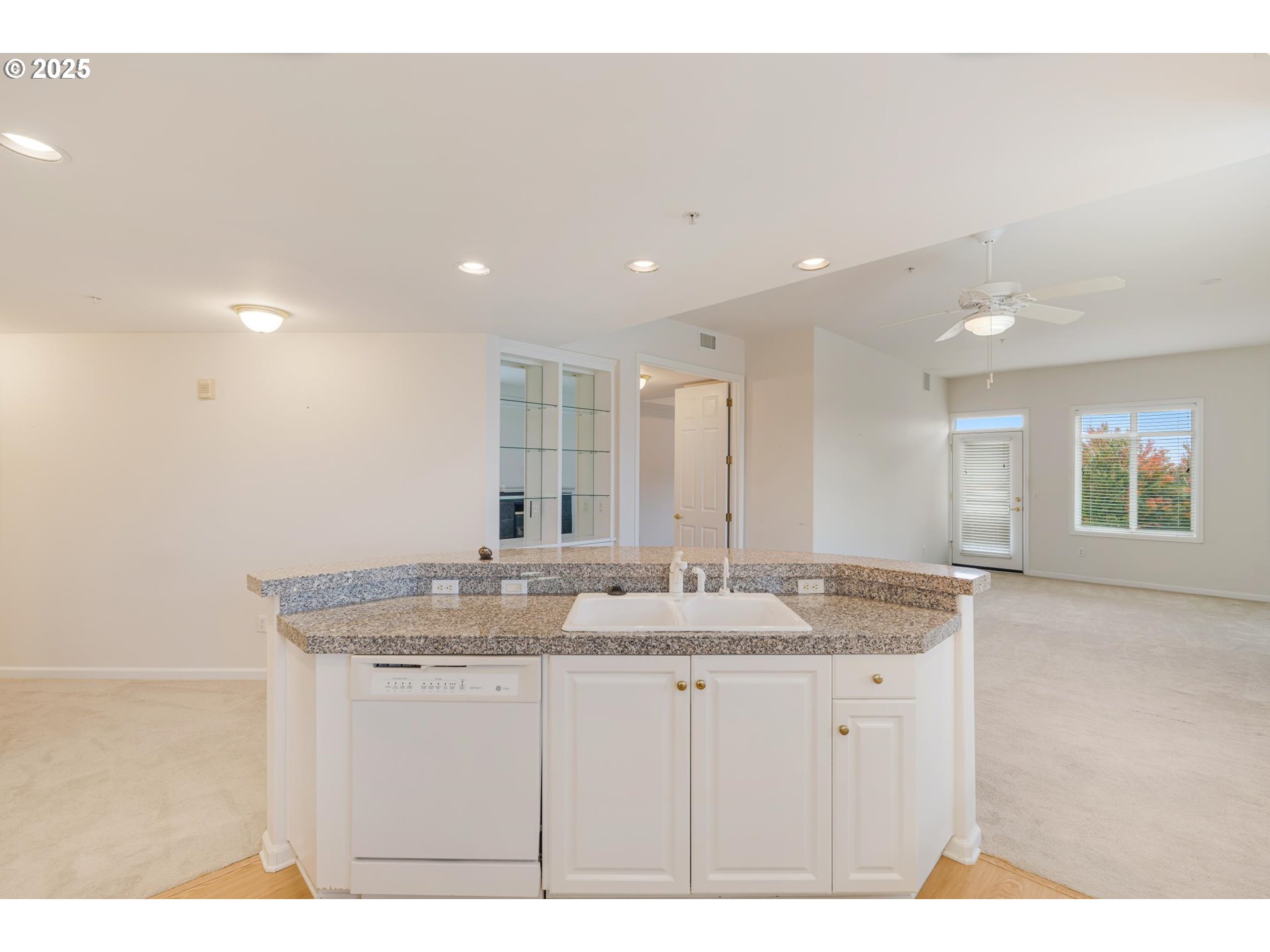 Photo #11: 322068011 Listing: Photo #11