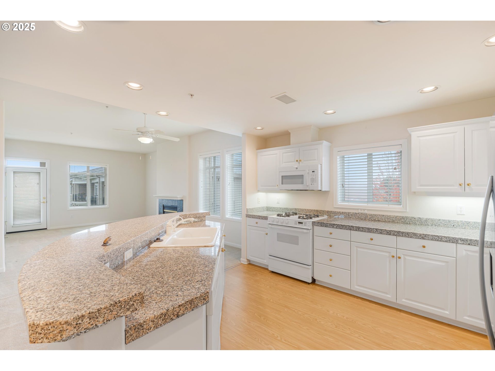 Photo #12: 322068011 Listing: Photo #12