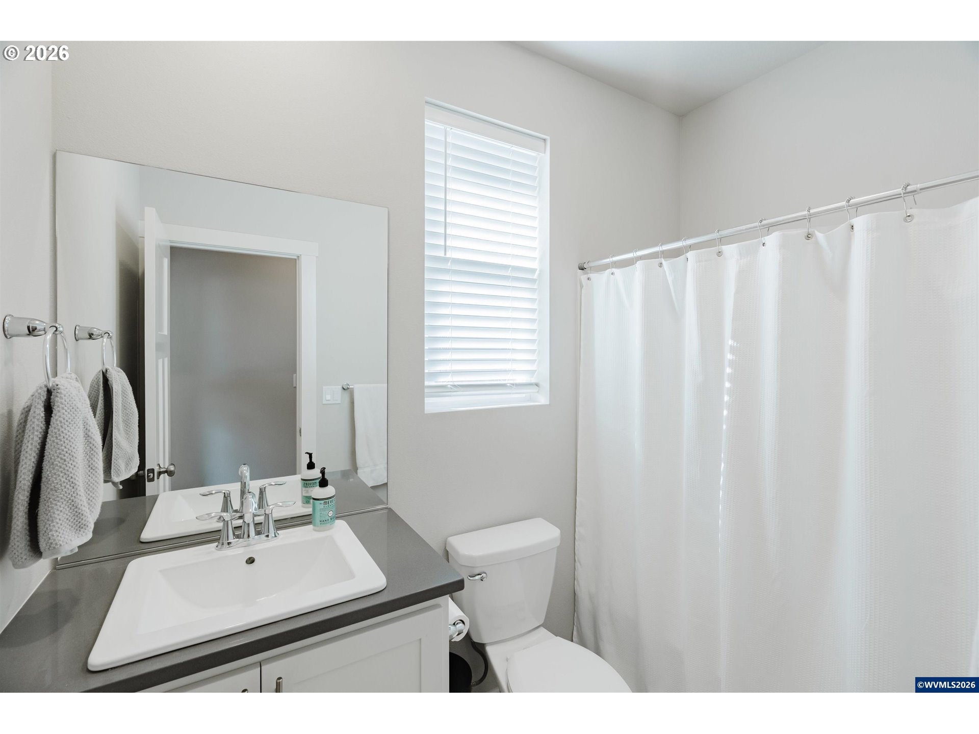 210 WALNUT ST, Mt Angel, OR, 97362