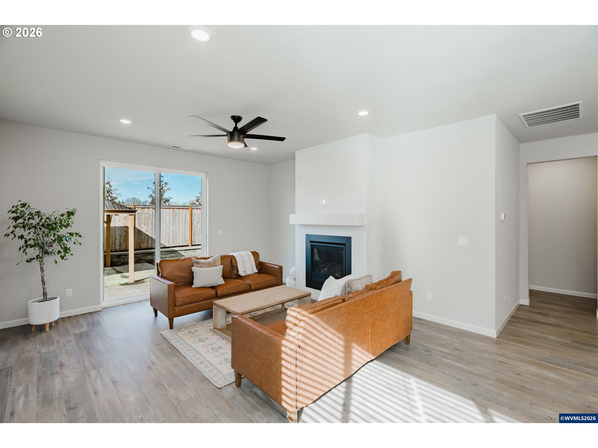 210 WALNUT ST, Mt Angel, OR, 97362