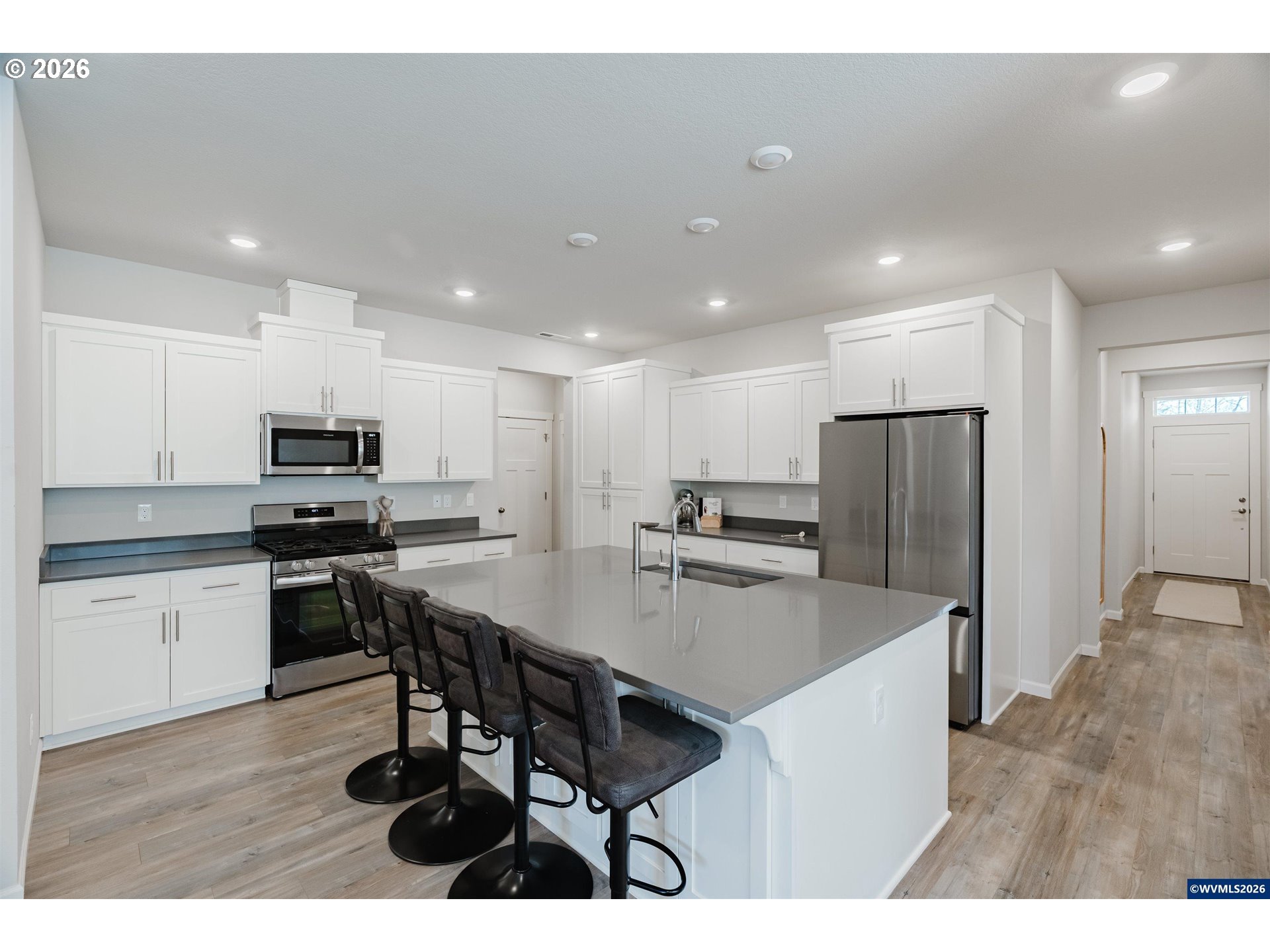 210 WALNUT ST, Mt Angel, OR, 97362