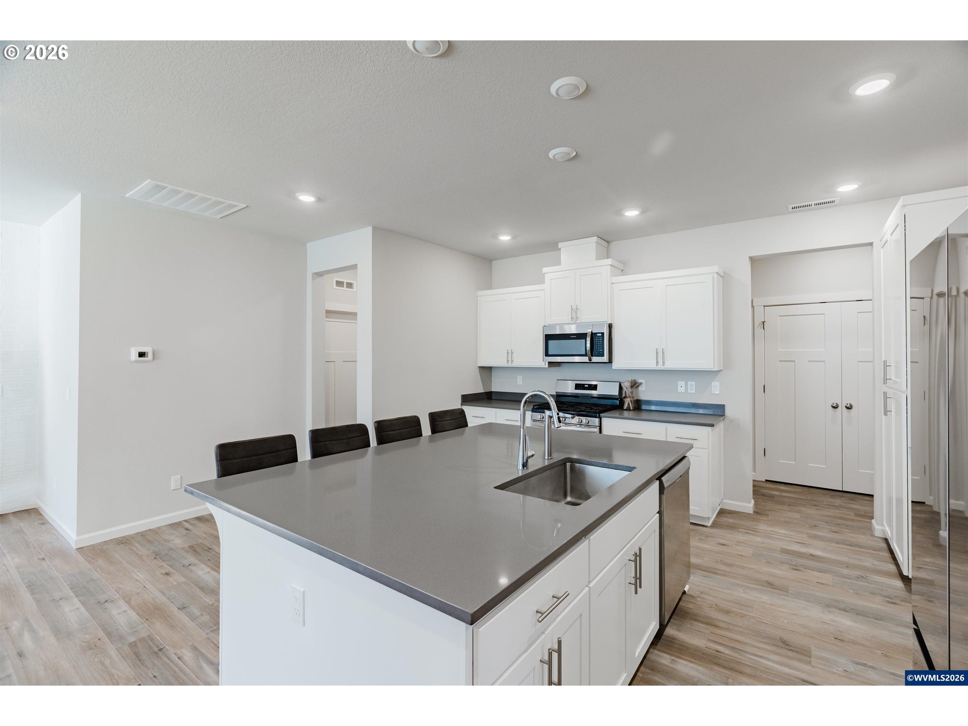 210 WALNUT ST, Mt Angel, OR, 97362