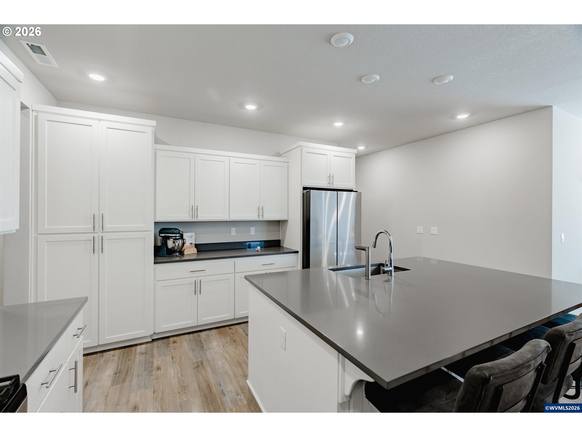 210 WALNUT ST, Mt Angel, OR, 97362