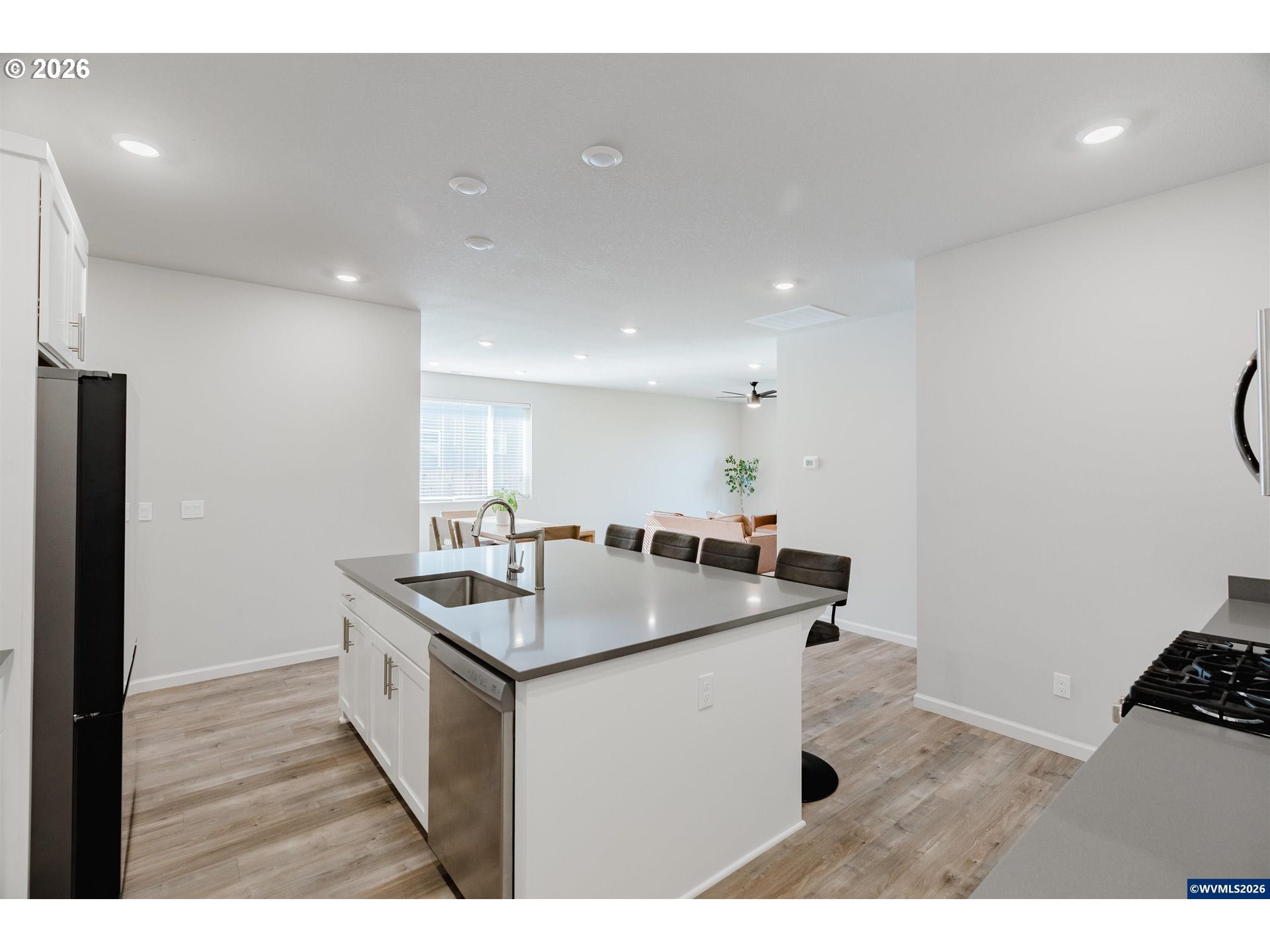 210 WALNUT ST, Mt Angel, OR, 97362