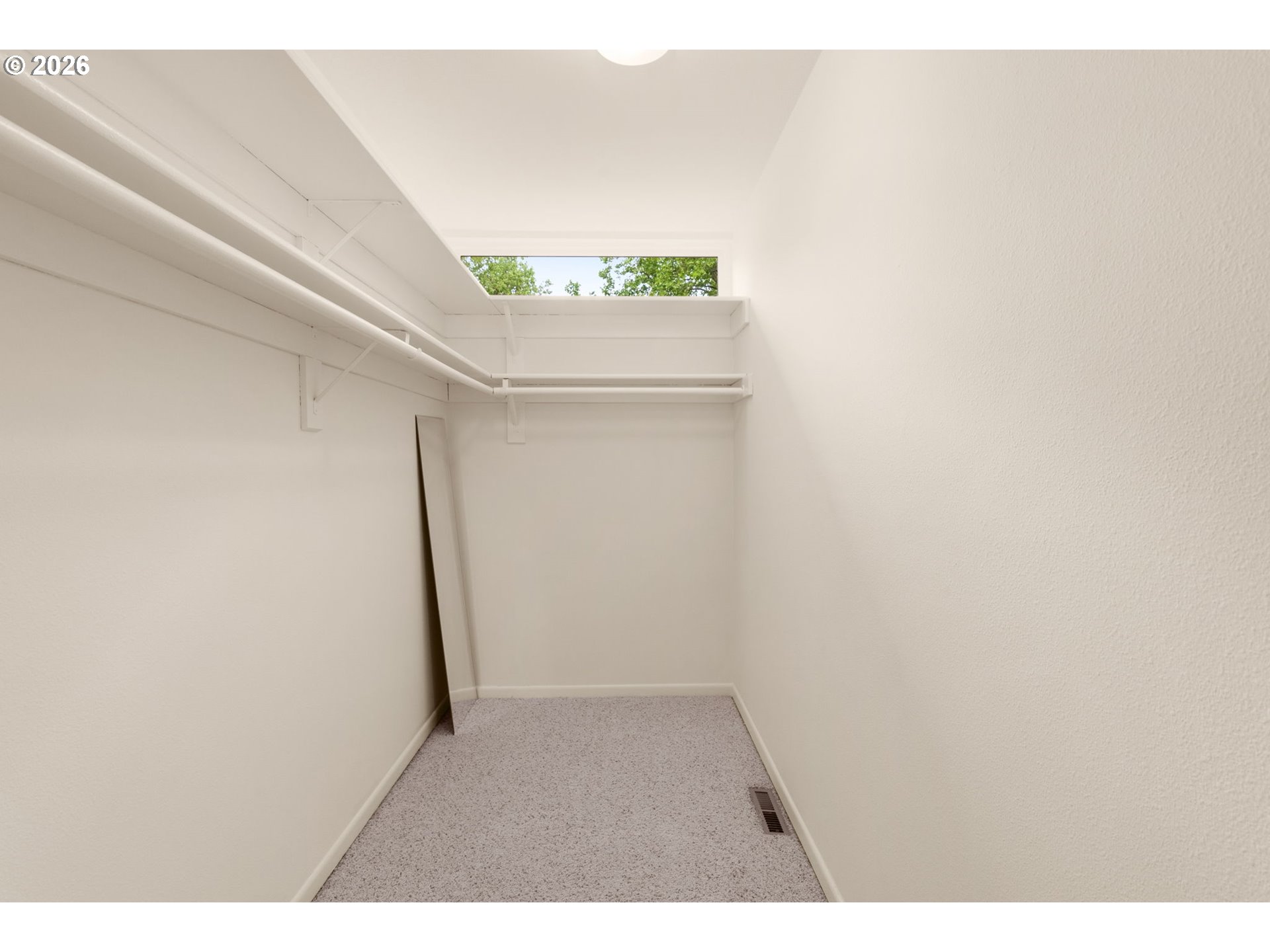 Photo #9: 324731515 Listing: Photo #9