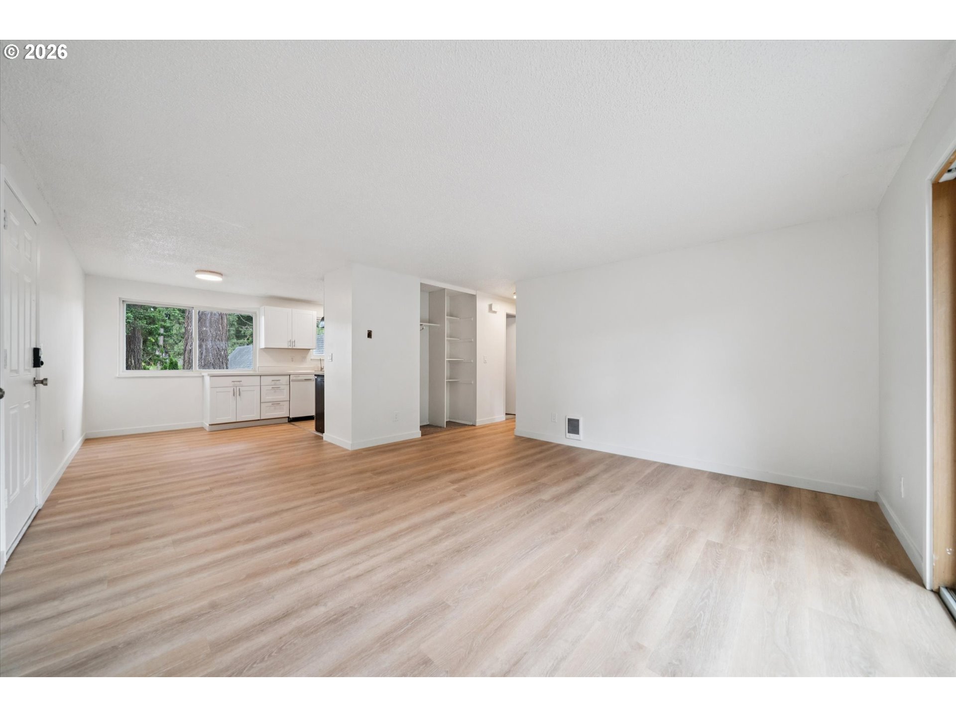 Photo #7: 325155935 Listing: Photo #7