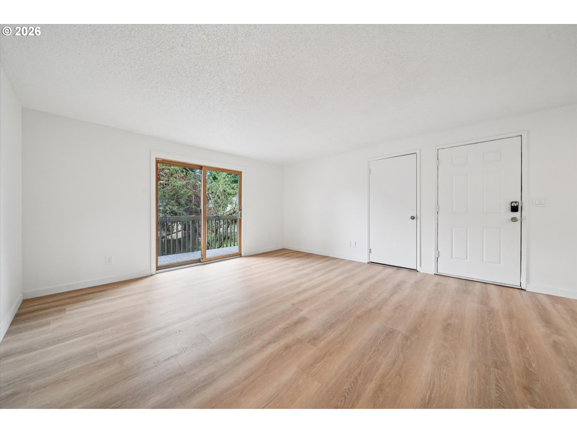 Photo #4: 325155935 Listing: Photo #4
