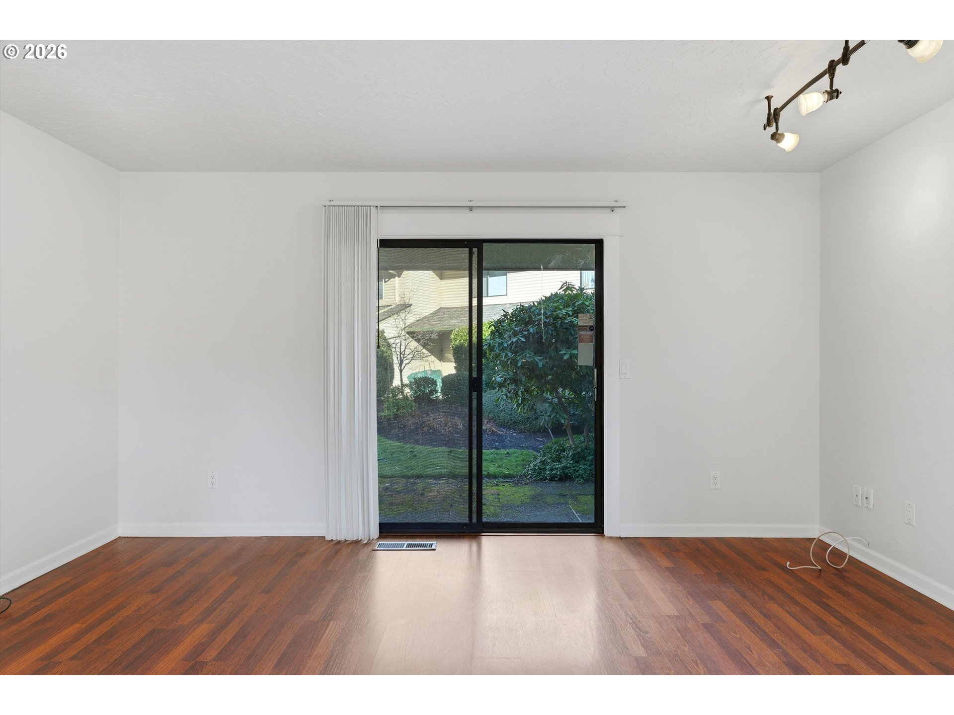 Photo #11: 325215133 Listing: Photo #11