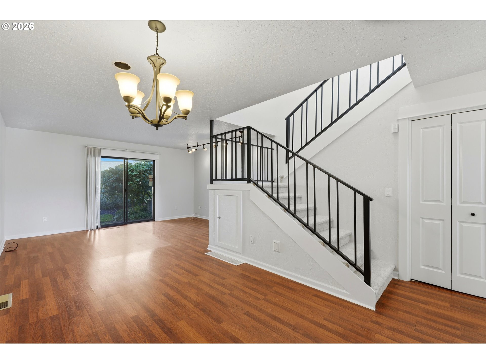 Photo #9: 325215133 Listing: Photo #9