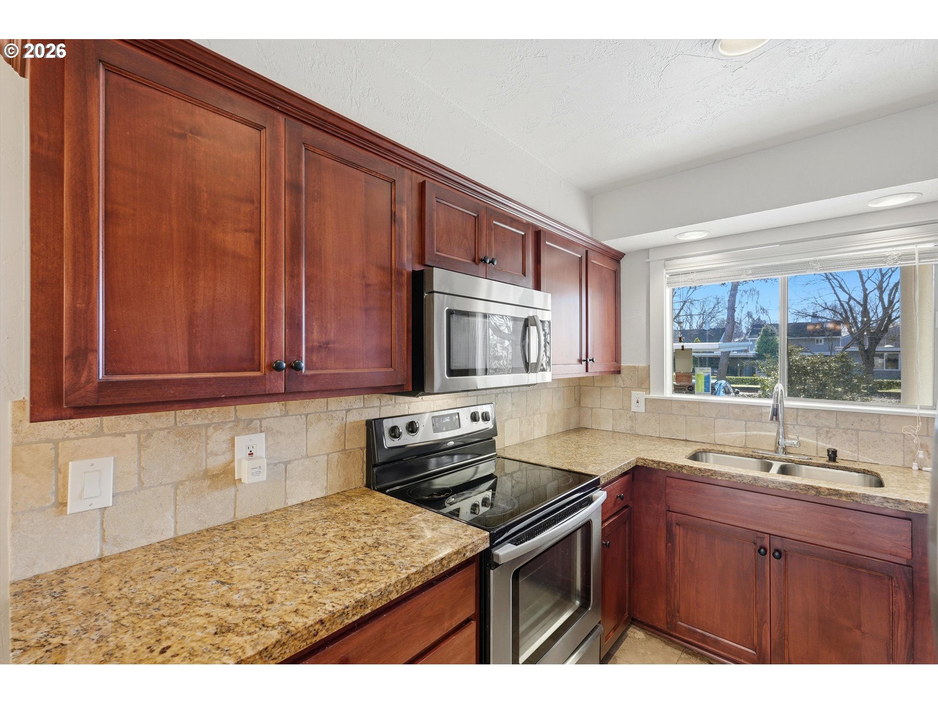 Photo #6: 325215133 Listing: Photo #6