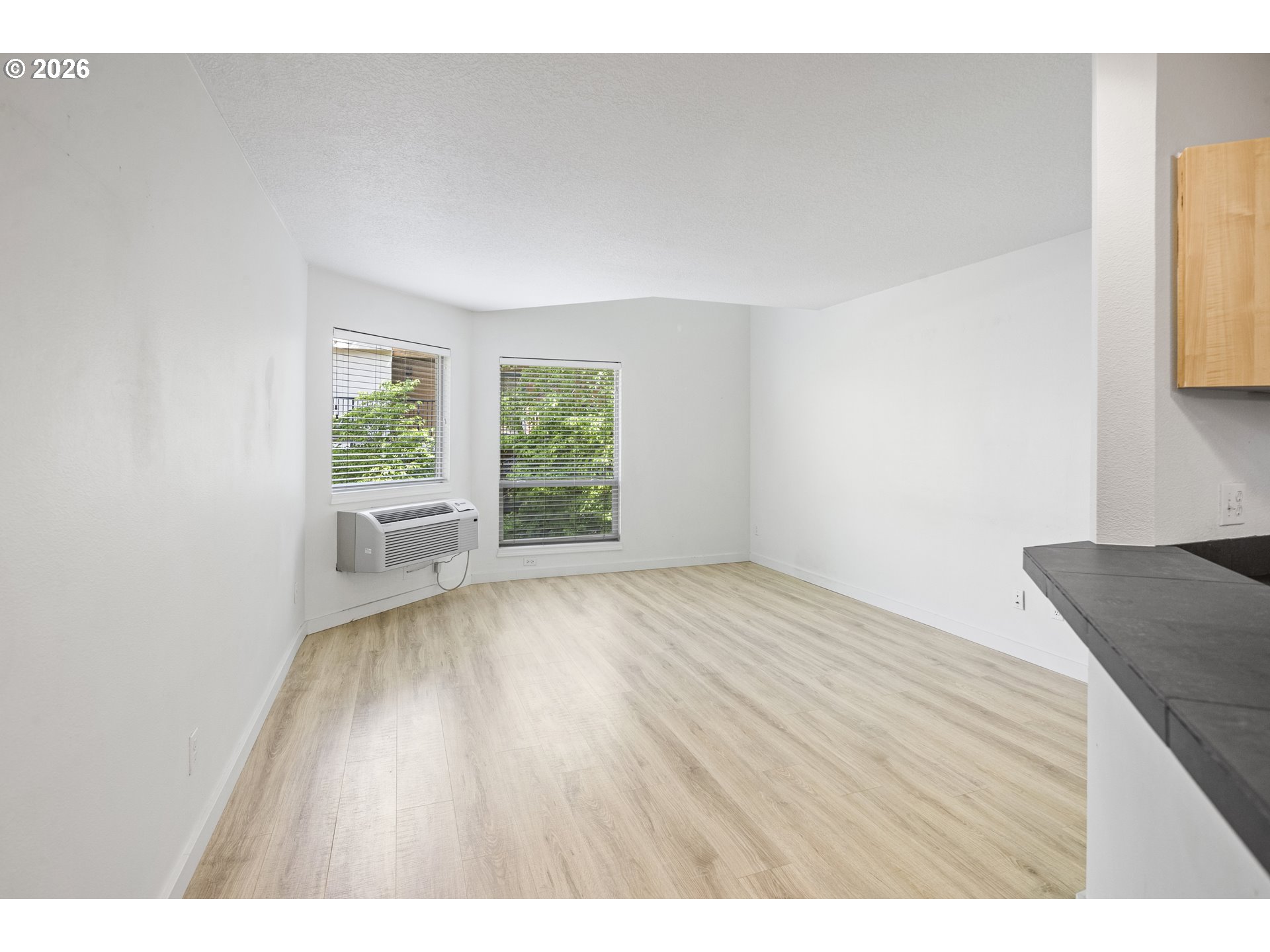 Photo #12: 325714798 Listing: Photo #12