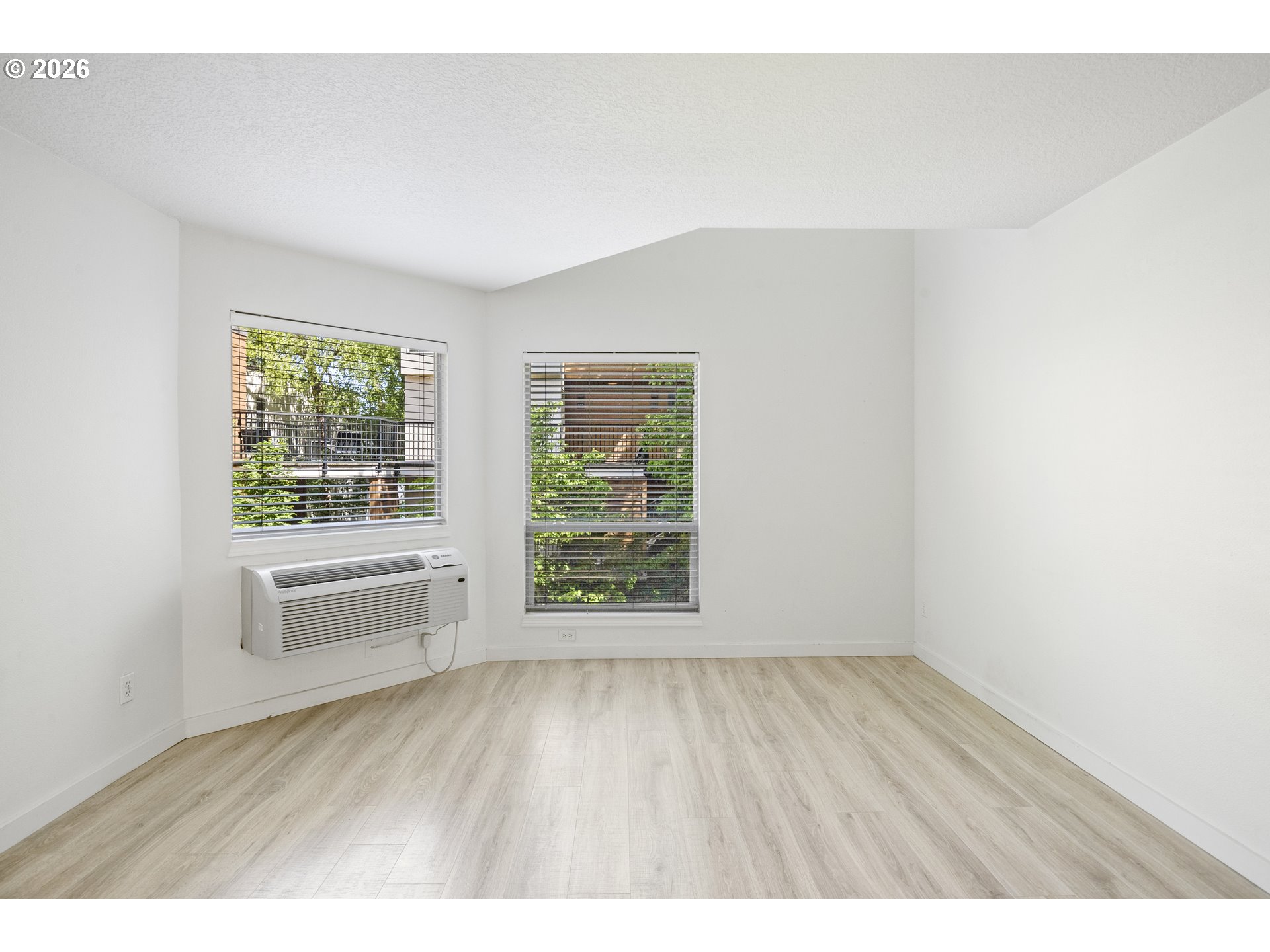 Photo #15: 325714798 Listing: Photo #15