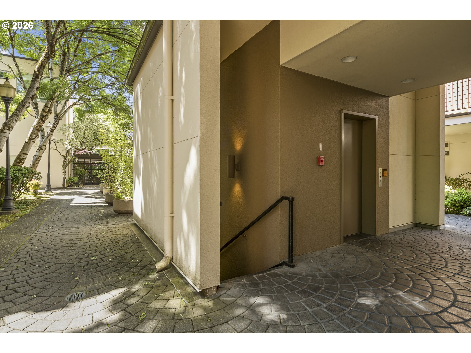 Photo #4: 325714798 Listing: Photo #4