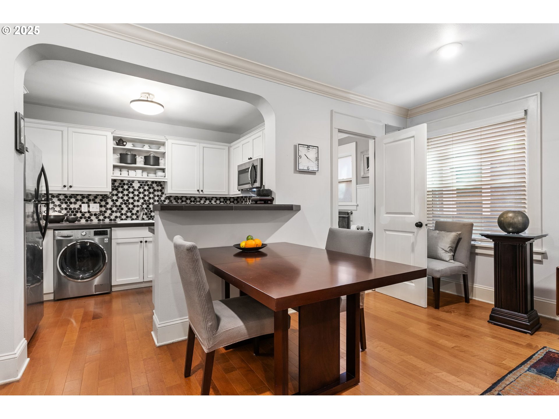 Photo #2: 325873382 Listing 