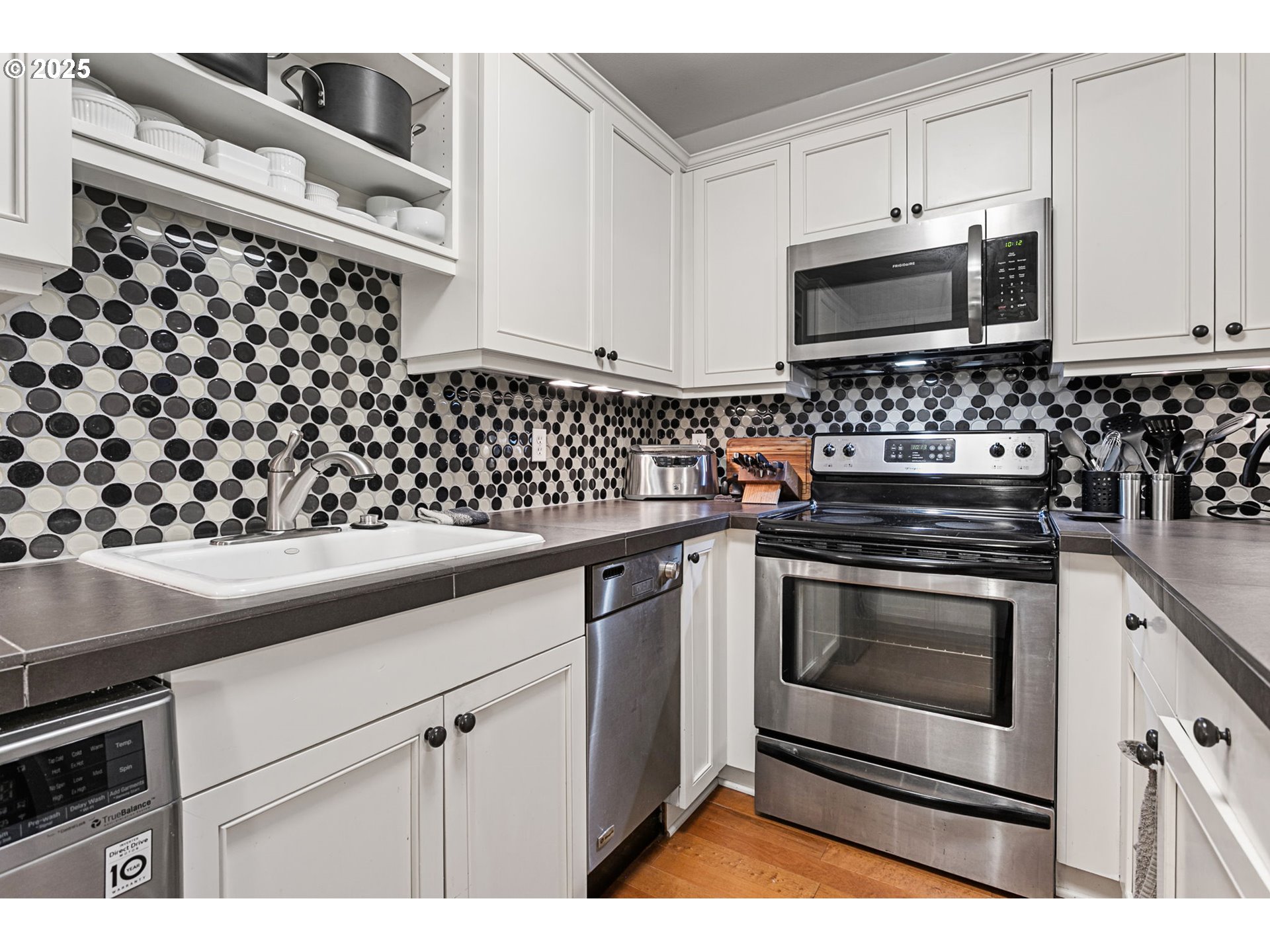 Photo #6: 325873382 Listing 