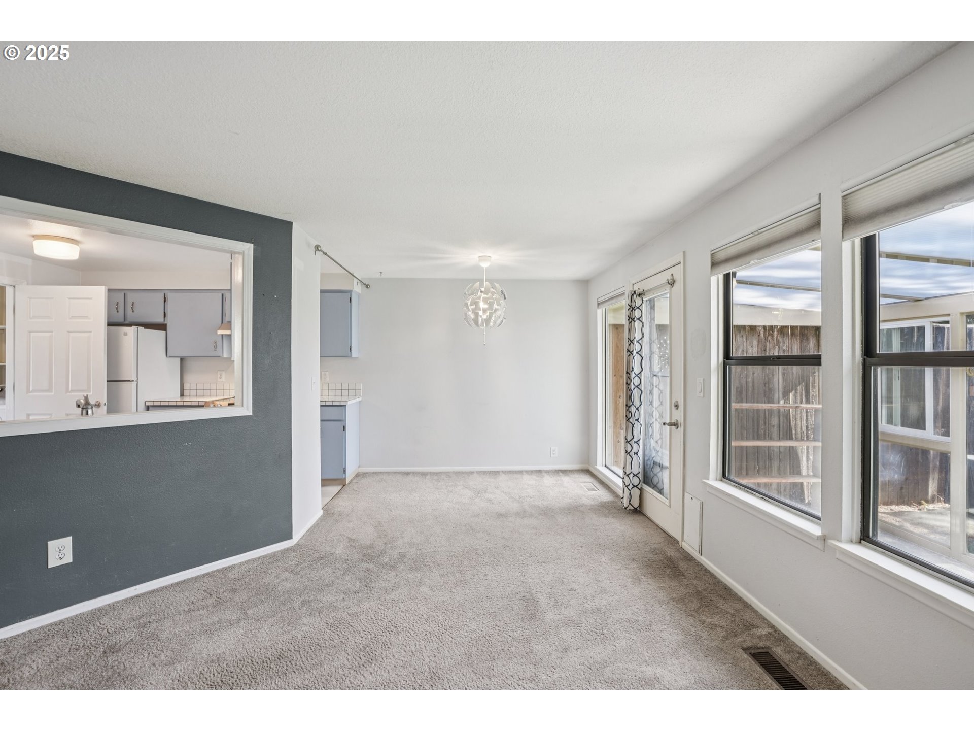 Photo #2: 326459889 Listing 