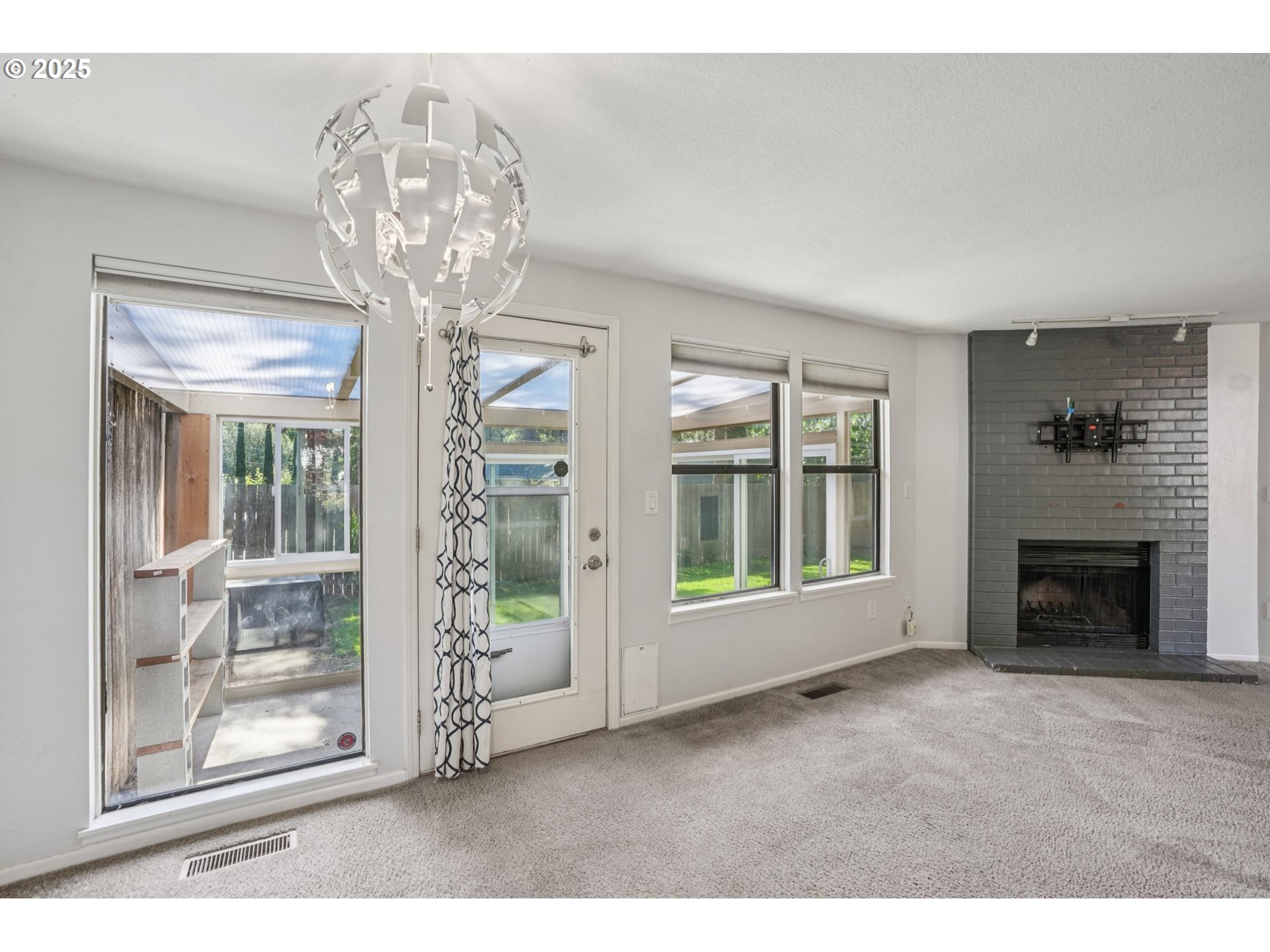 Photo #3: 326459889 Listing 