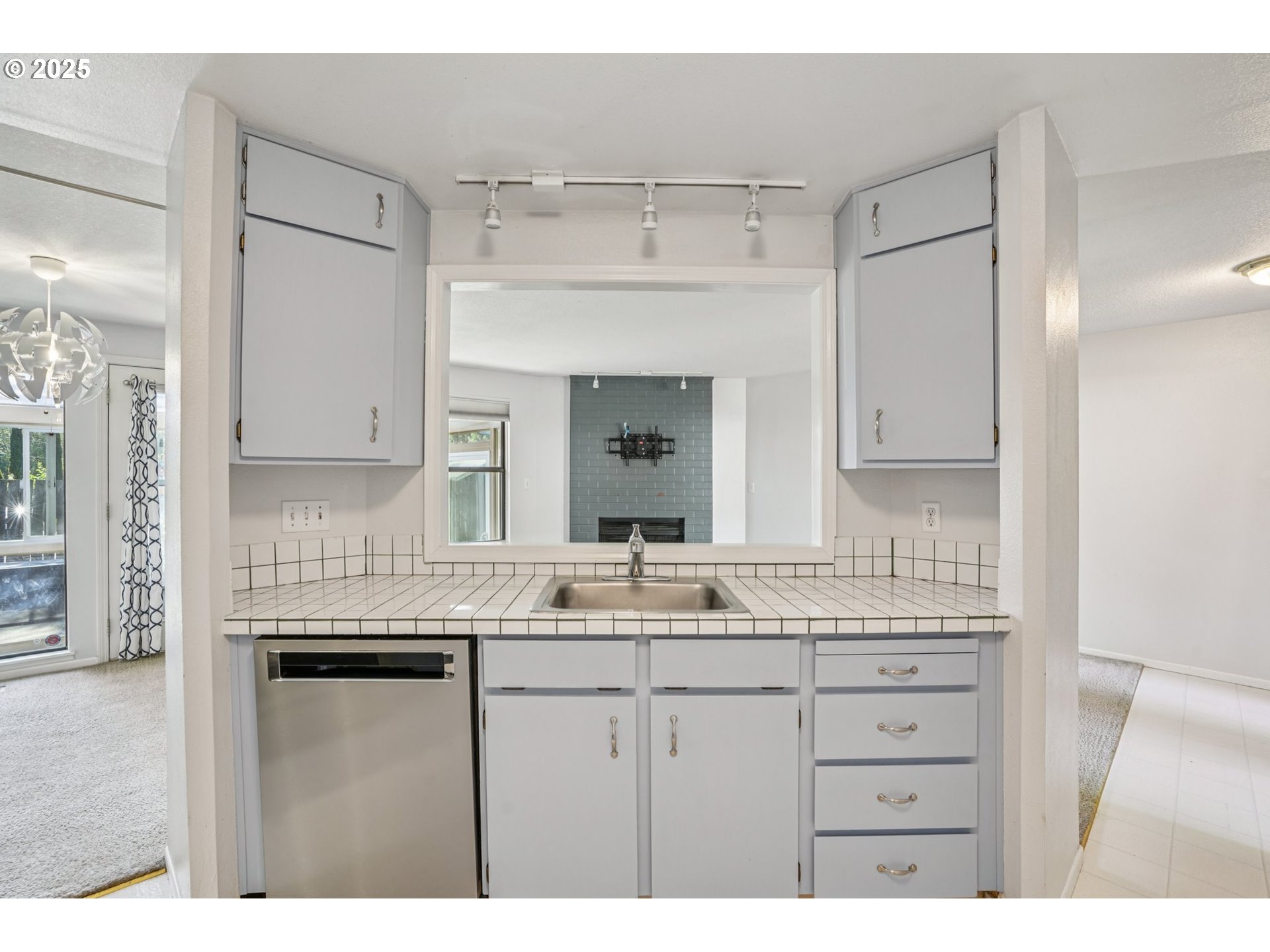 Photo #9: 326459889 Listing: Photo #9