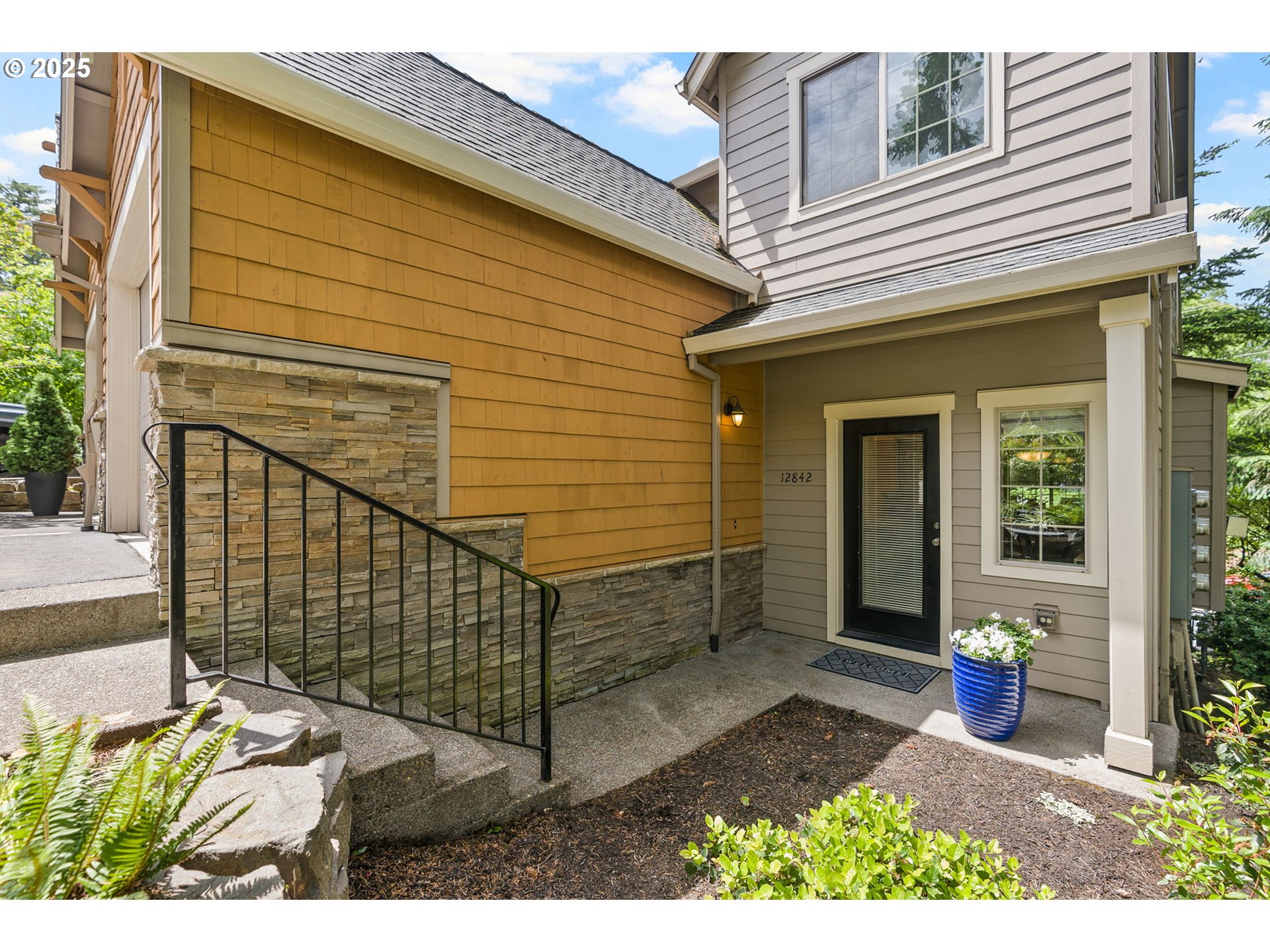 Photo #2: 327829143 Listing 