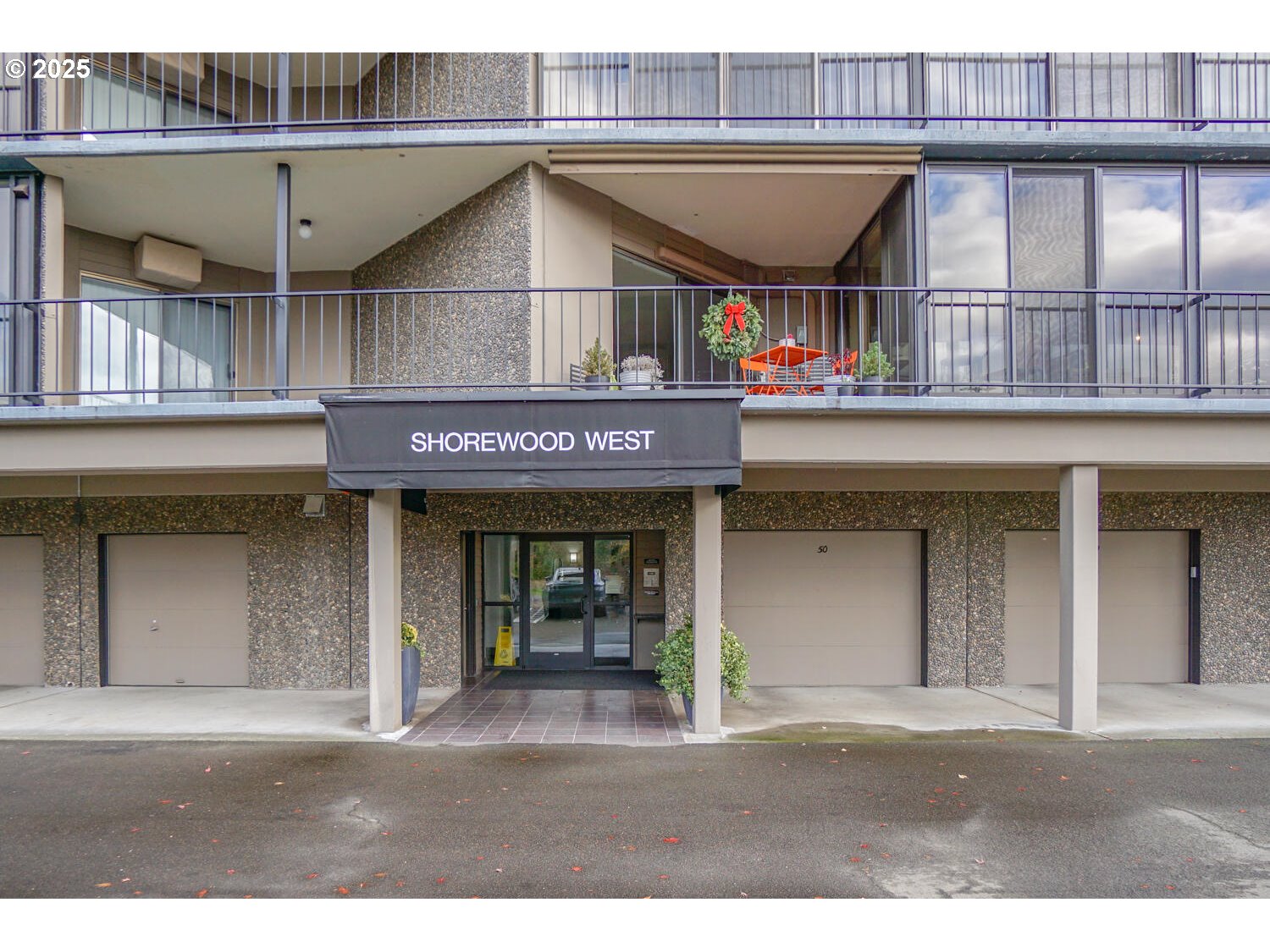 13 MOUNTAIN CIR, Lake Oswego, OR, 97035