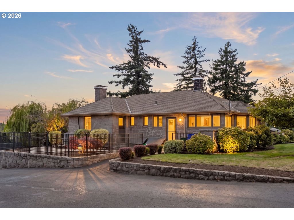 7202 SE KING RD, Milwaukie, OR 97222, Milwaukie
