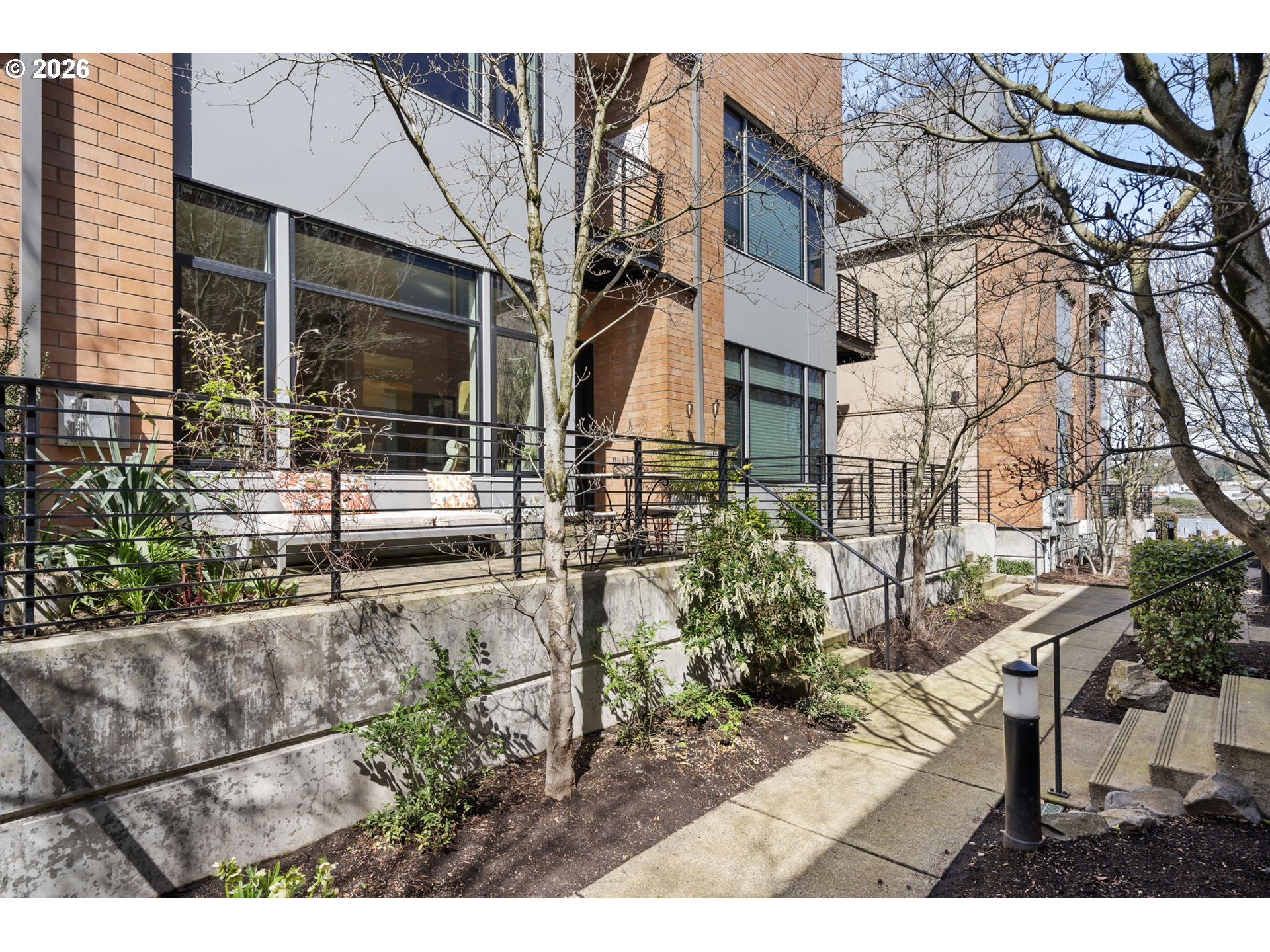 Photo #2: 333938265 Listing: Photo #2