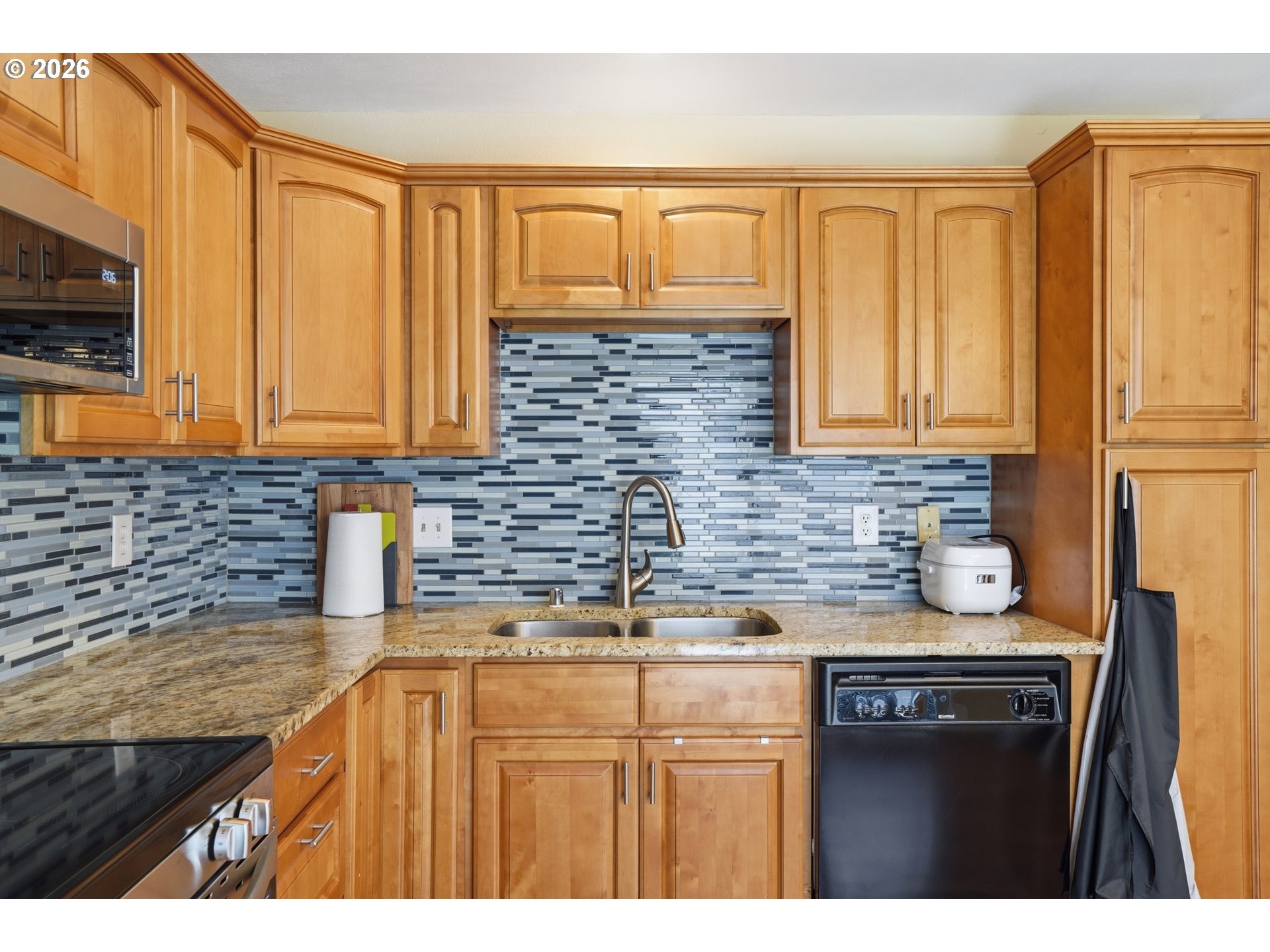 Photo #12: 334572079 Listing: Photo #12