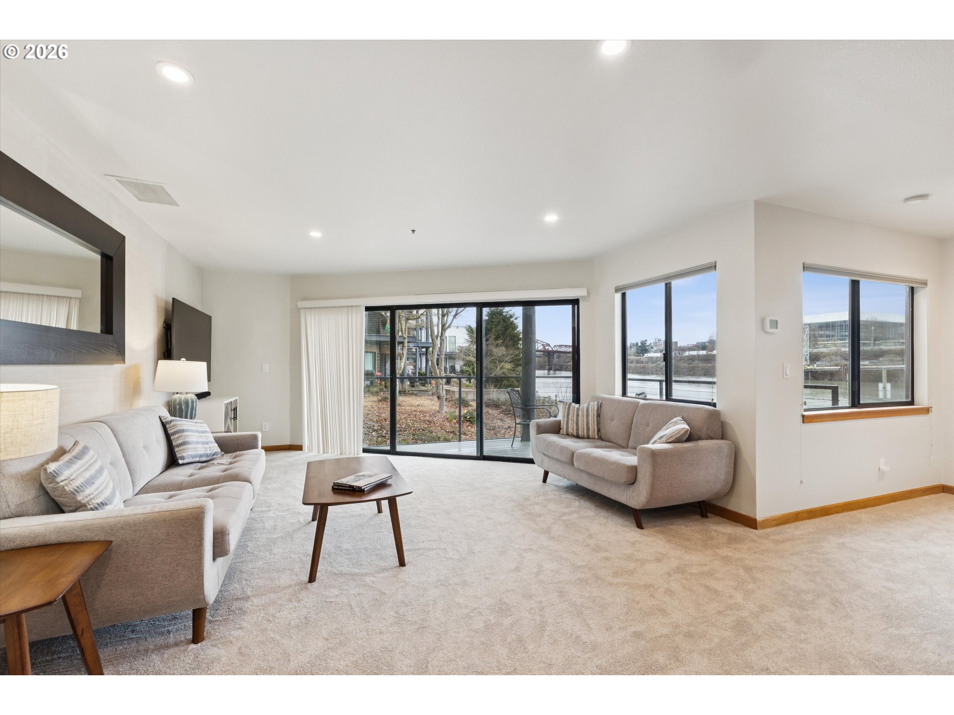 Photo #1: 335073169 Listing: Photo #1