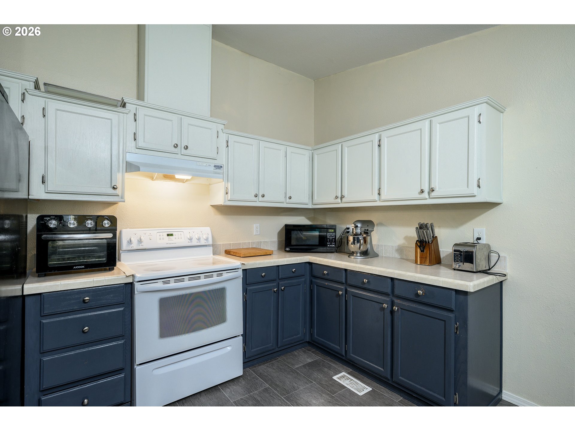 1282 E 3RD ST UNIT 83, Lafayette, OR, 97127