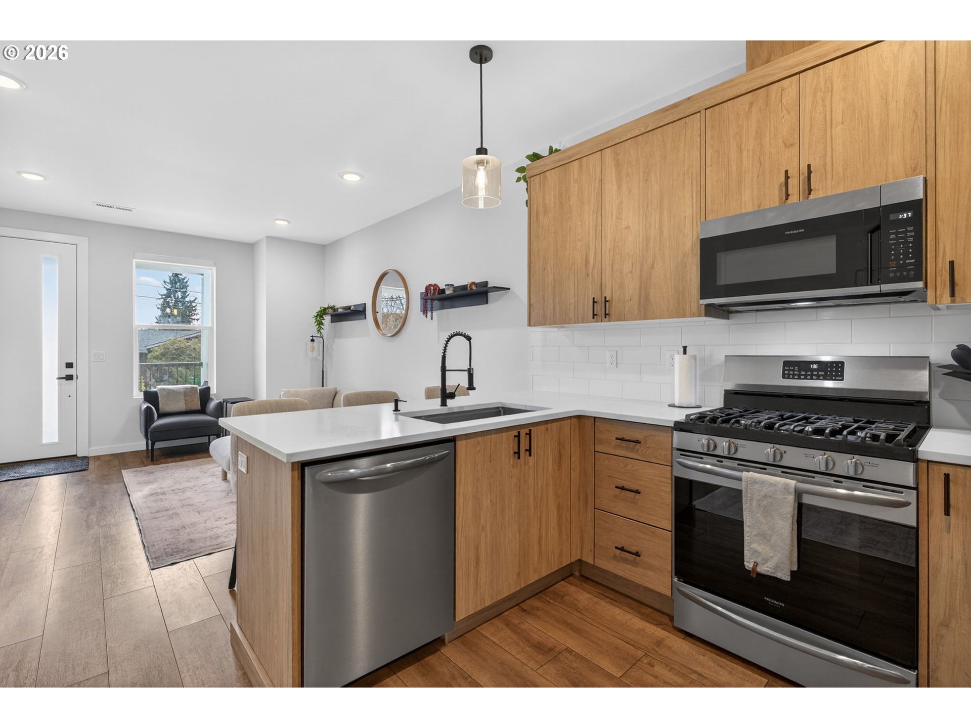 Photo #5: 337882984 Listing: Photo #5