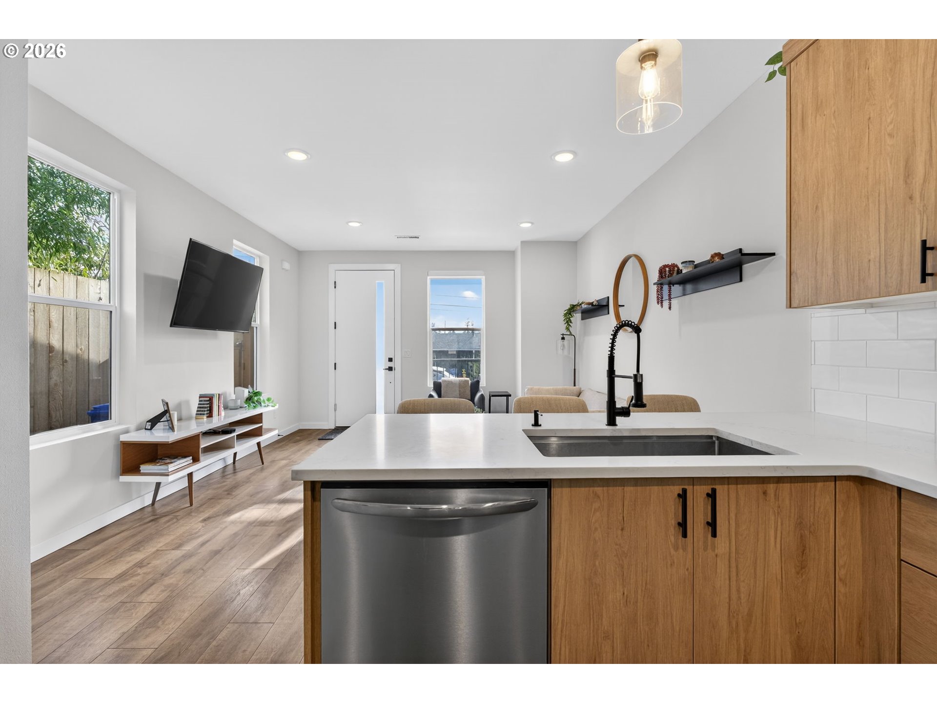 Photo #6: 337882984 Listing: Photo #6