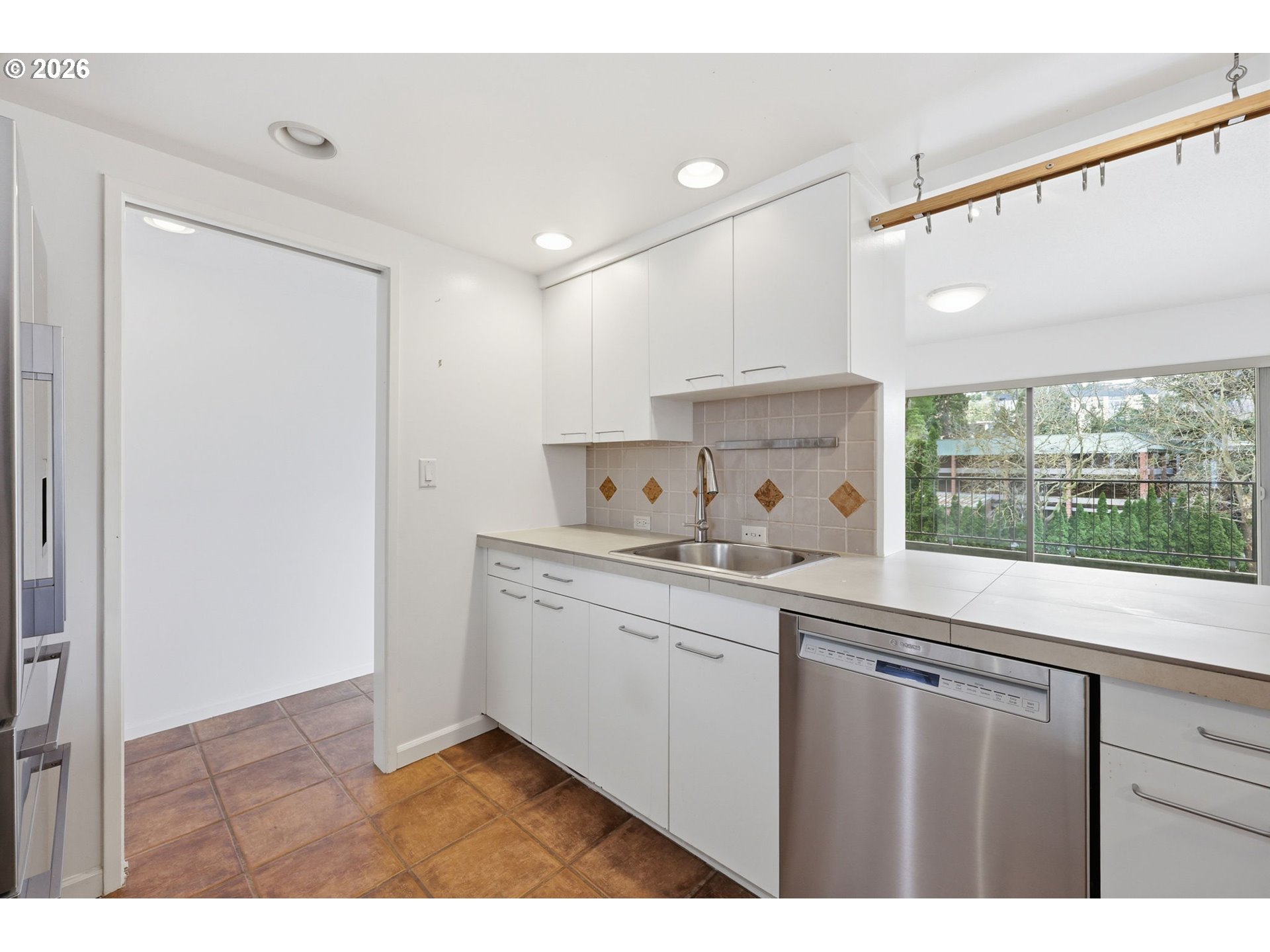 Photo #2: 338163433 Listing: Photo #2