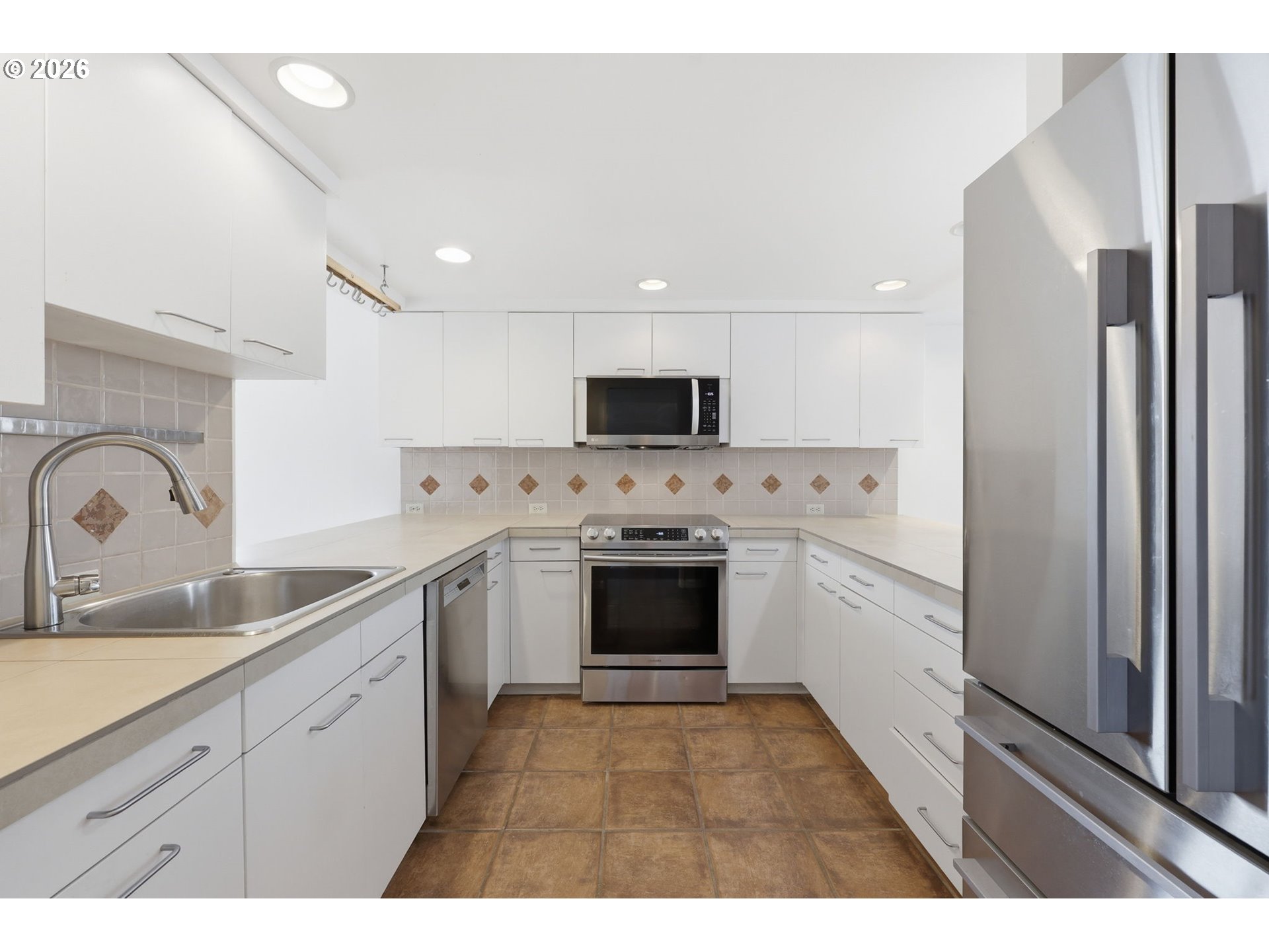 Photo #1: 338163433 Listing: Photo #1